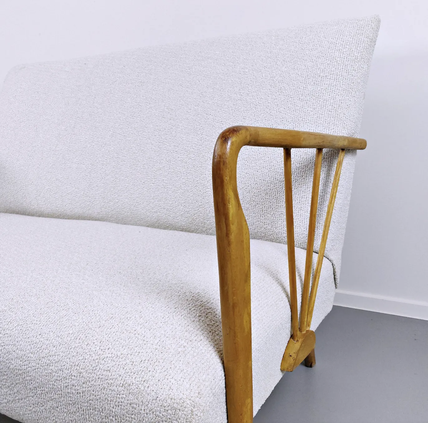 Mid Century Modern Italian Sofa In Style Of Paolo Buffa, White Fabric photo vinterior
