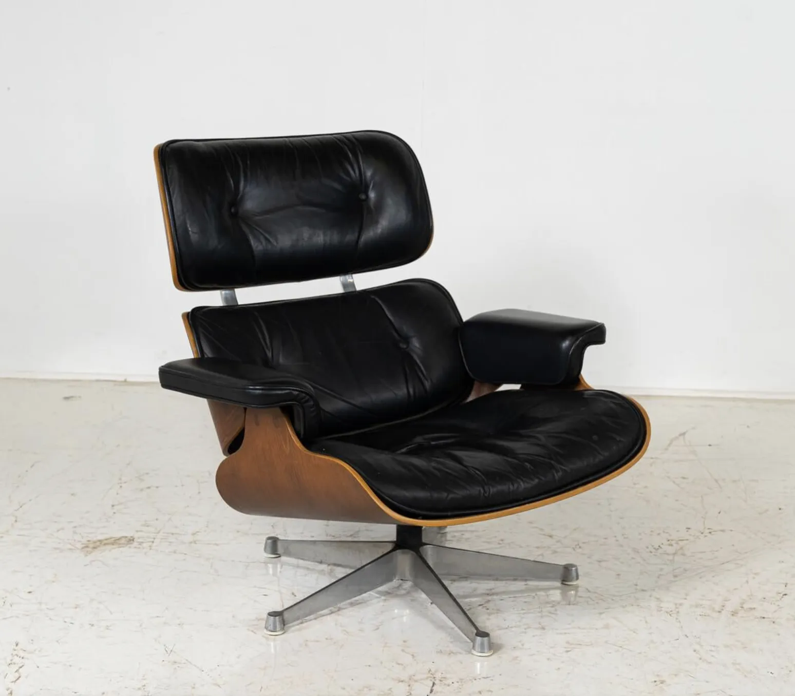 Mid Century Lounge Chair And Ottoman By Charles & Ray Eames For Herman Miller photo vinterior