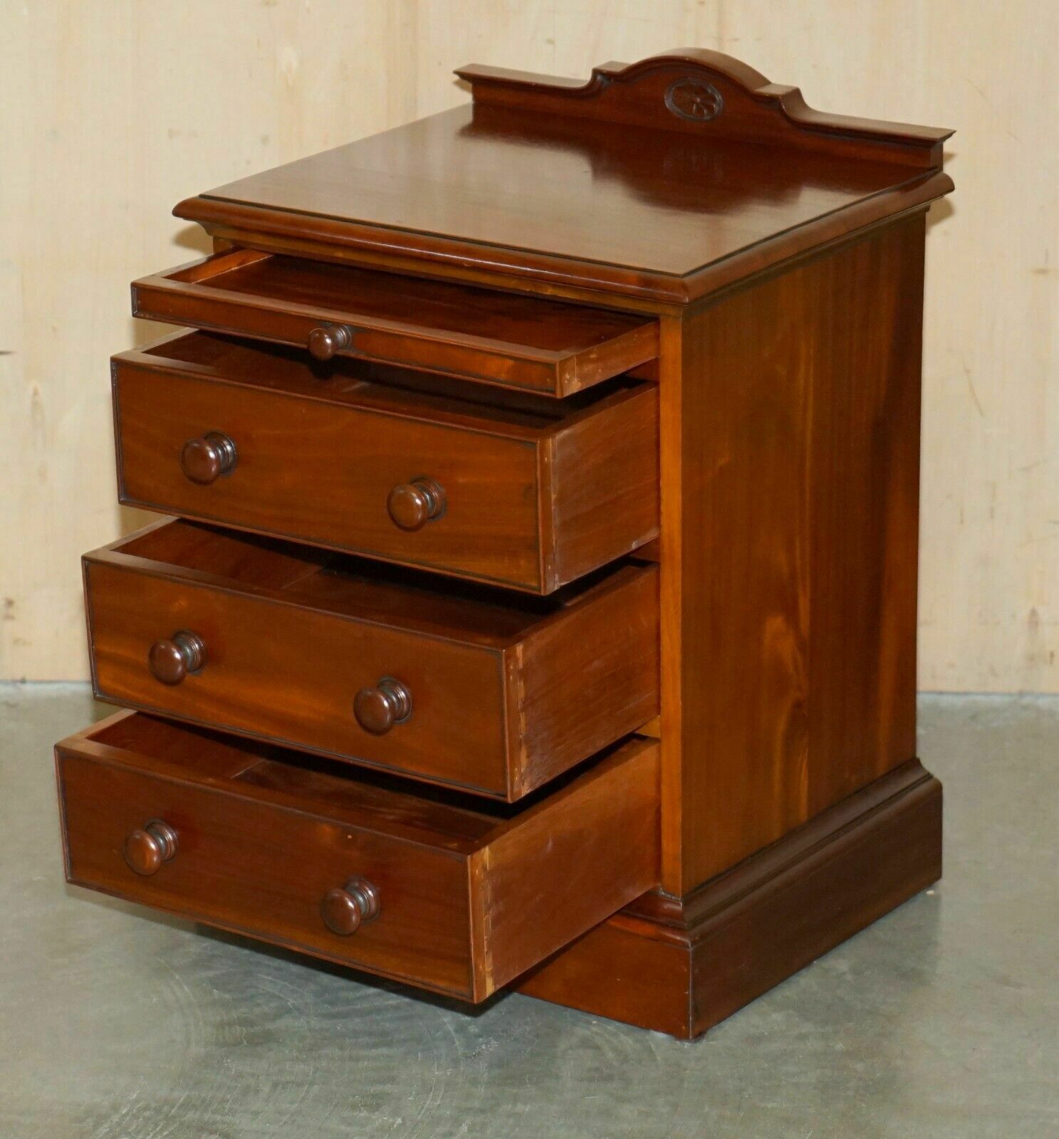 photo vinterior Pair Of Vintage Flamed Mahogany Bedside Table Nightstand Drawers Part Suite