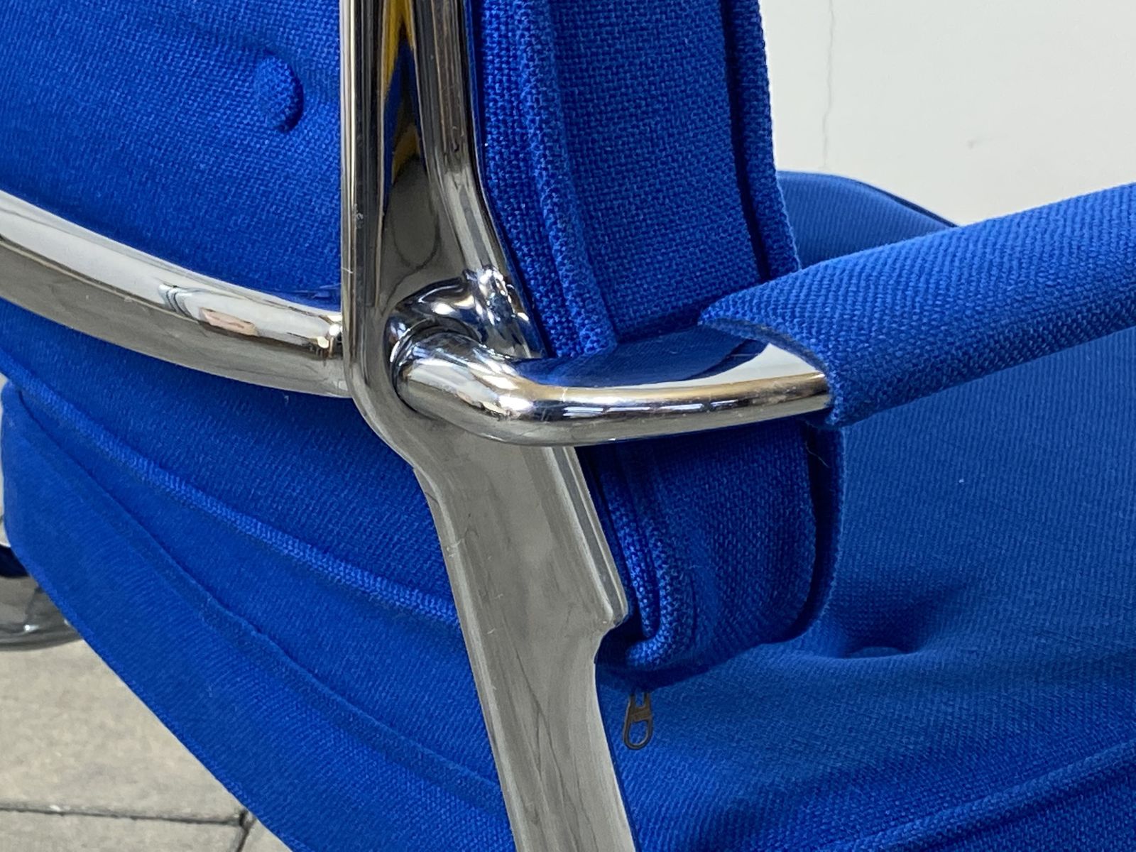 photo furniture Es102 Intermediate Chair Designed By Charles &Ray Rames For Herman Miller 1960ies