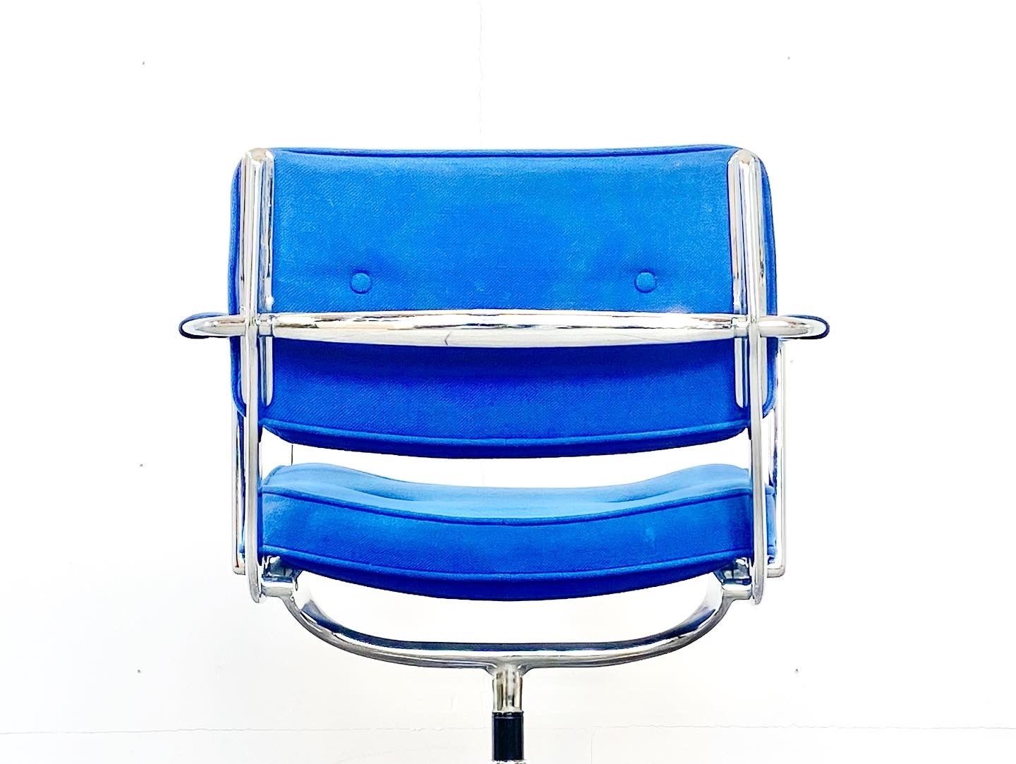 Es102 Intermediate Chair Designed By Charles & Ray Eames For Herman Miller 1960ies photo furniture