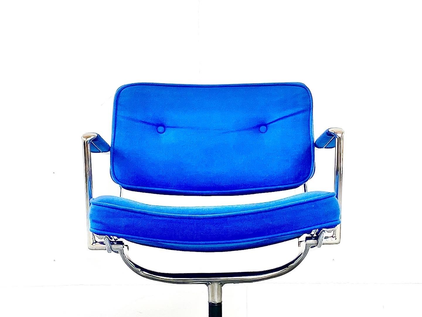 Es102 Intermediate Chair Designed By Charles & Ray Eames For Herman Miller 1960ies photo 2800.0