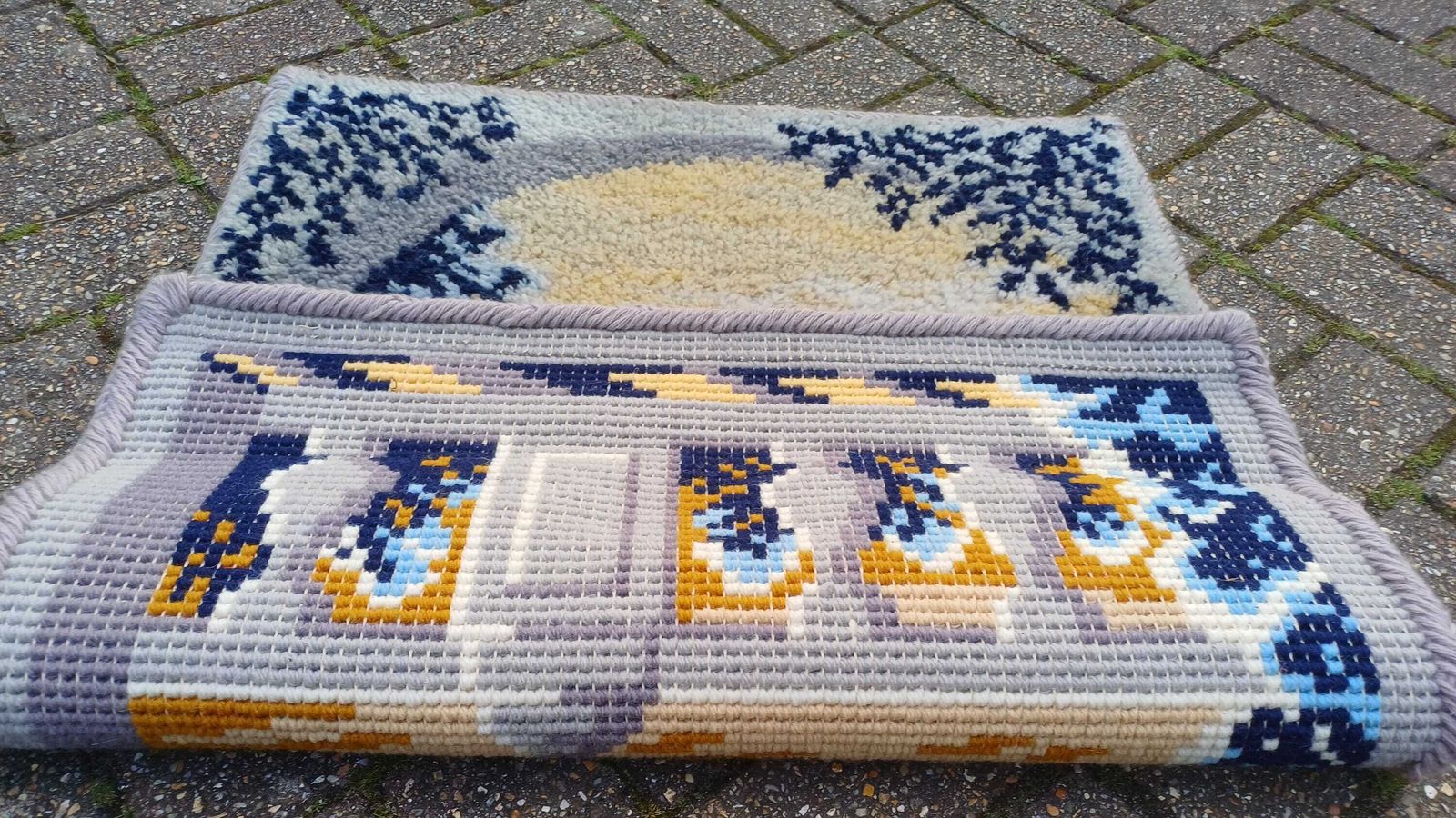 Vintage Hand Woven Wool Woollen Decorative Rug. Tapestry Look To It. Soft Touch. Vase Balustrade Landscape. photo vintage