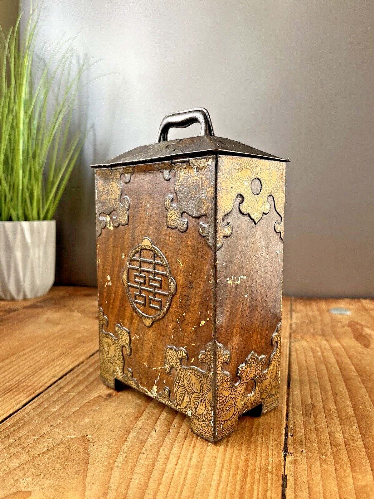 photo furniture Antique Wood Brass Effect Tin Tea Chest Oriental Chinese Chinoiserie Japonisme