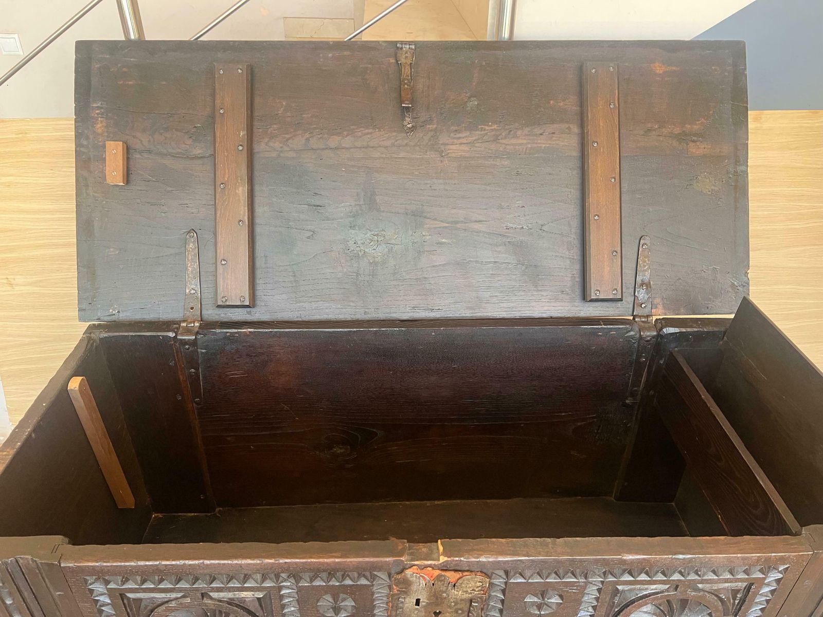 photo vinterior Table à manger tréteau espagnole en pin, pieds en lyre, XXe siècle