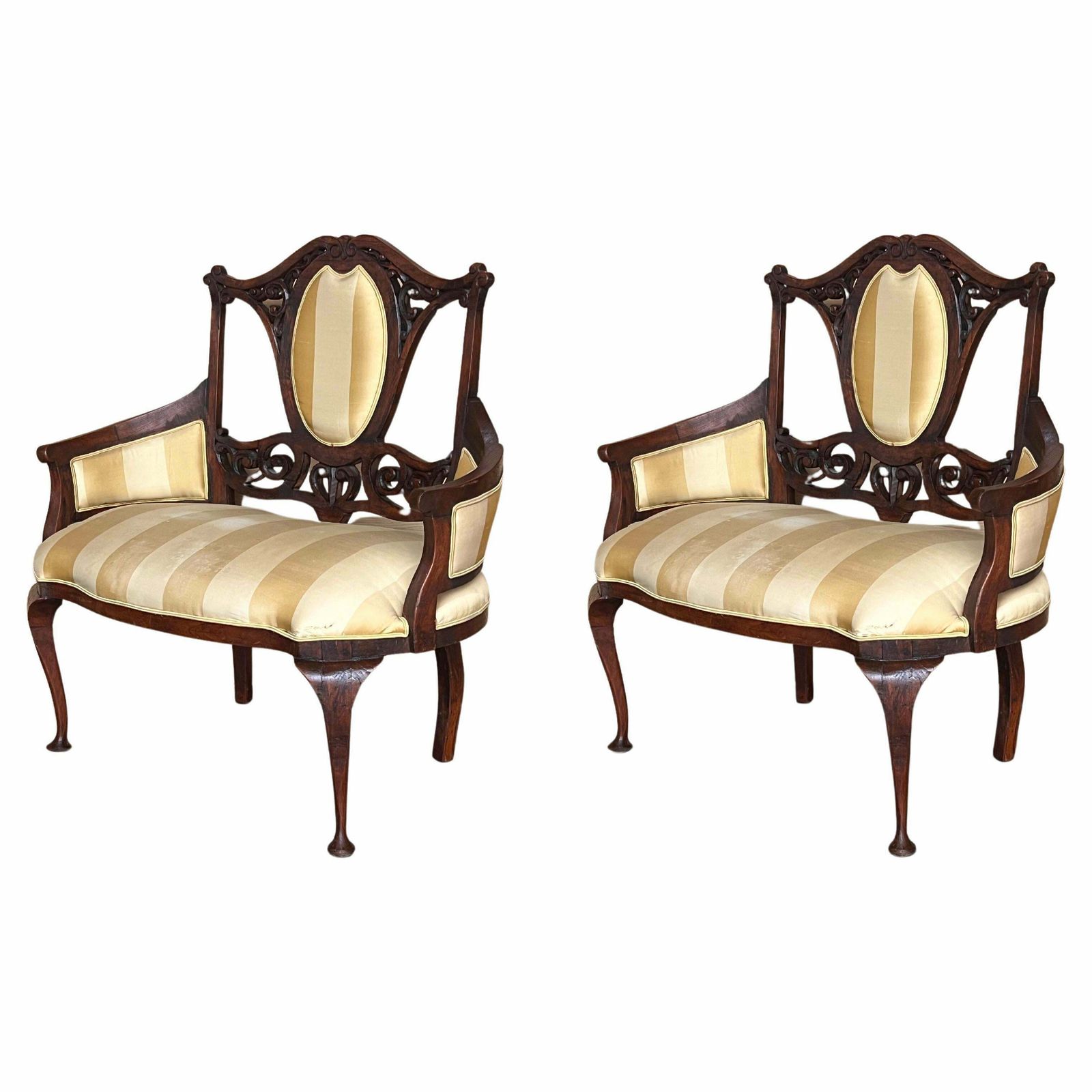 Paire de grands fauteuils Art Nouveau en noyer
