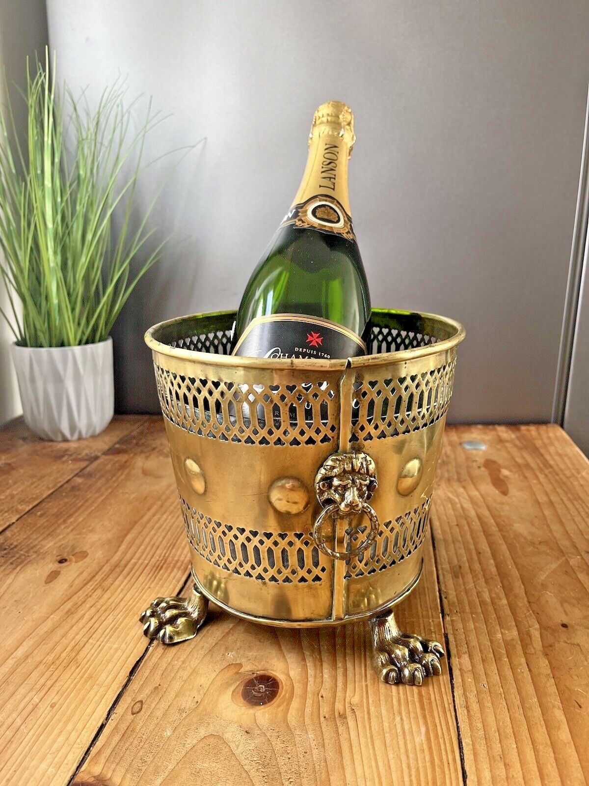Quality Antique Brass Lions Head & Paw Planter Jardiniere / Champagne Ice Bucket photo Home Decor