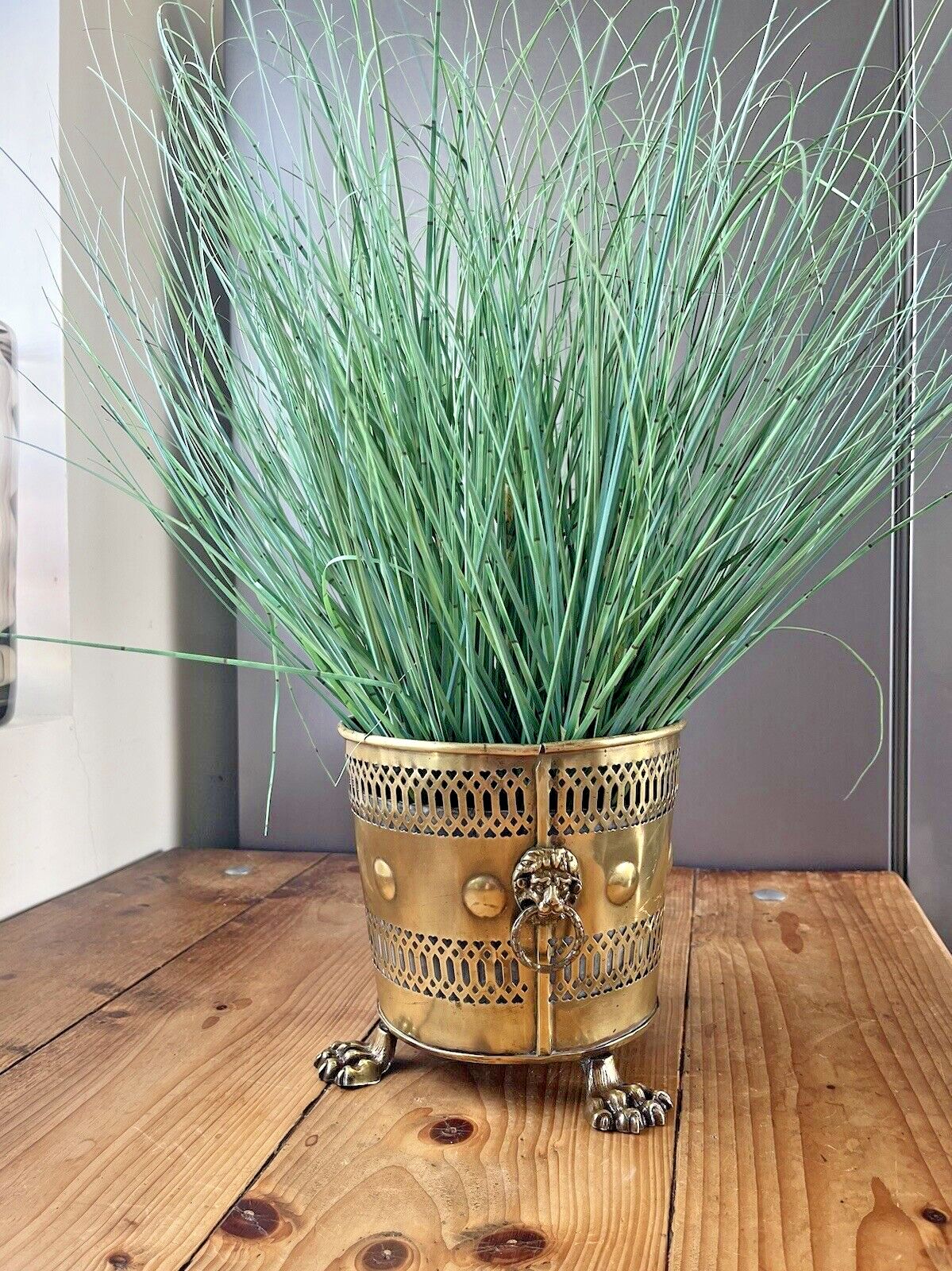 Quality Antique Brass Lions Head & Paw Planter Jardiniere / Champagne Ice Bucket photo vinterior