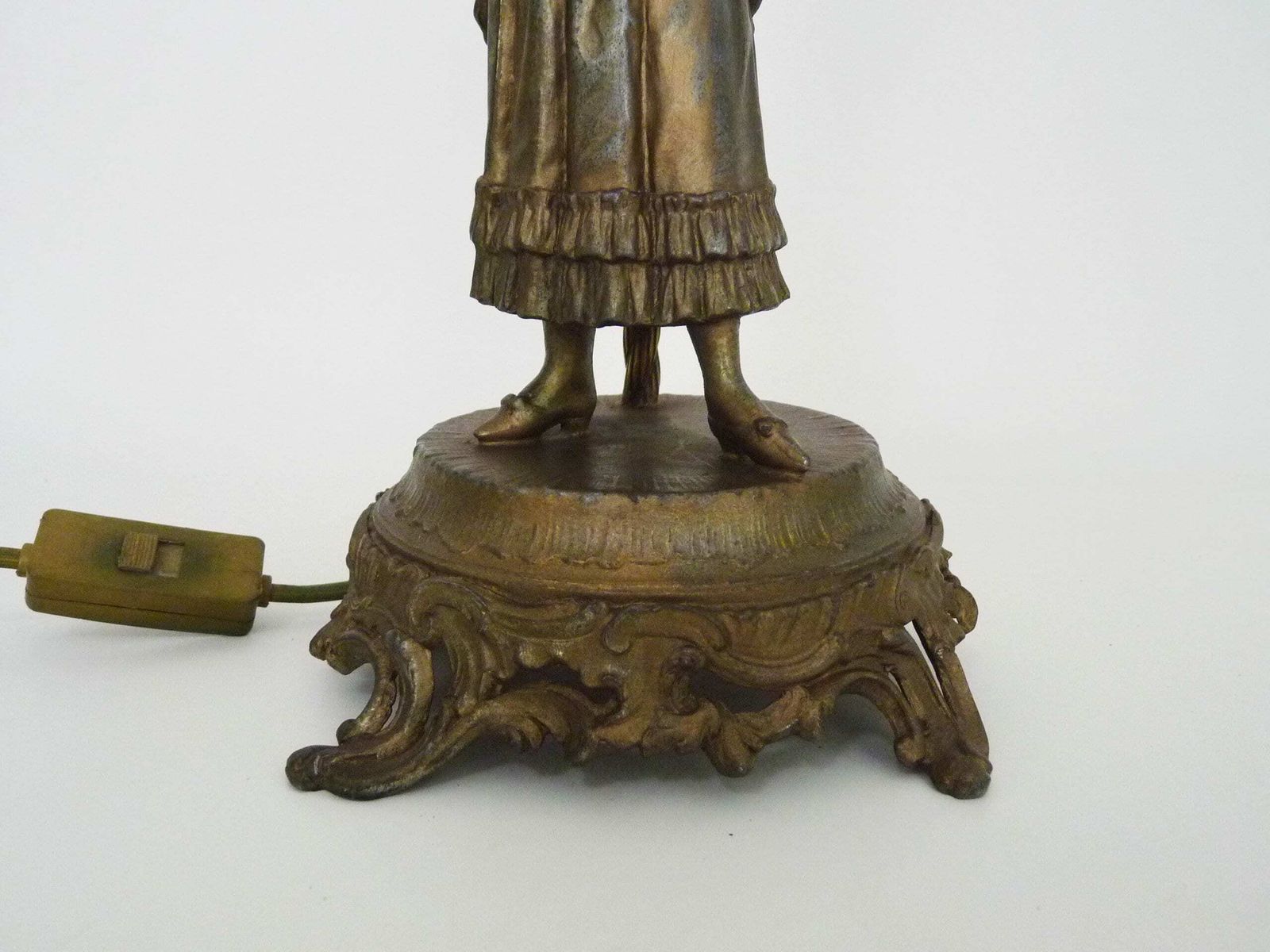 18th Century Nobility Woman Statue Lamp In Gilded Metal And Tulip photo buy