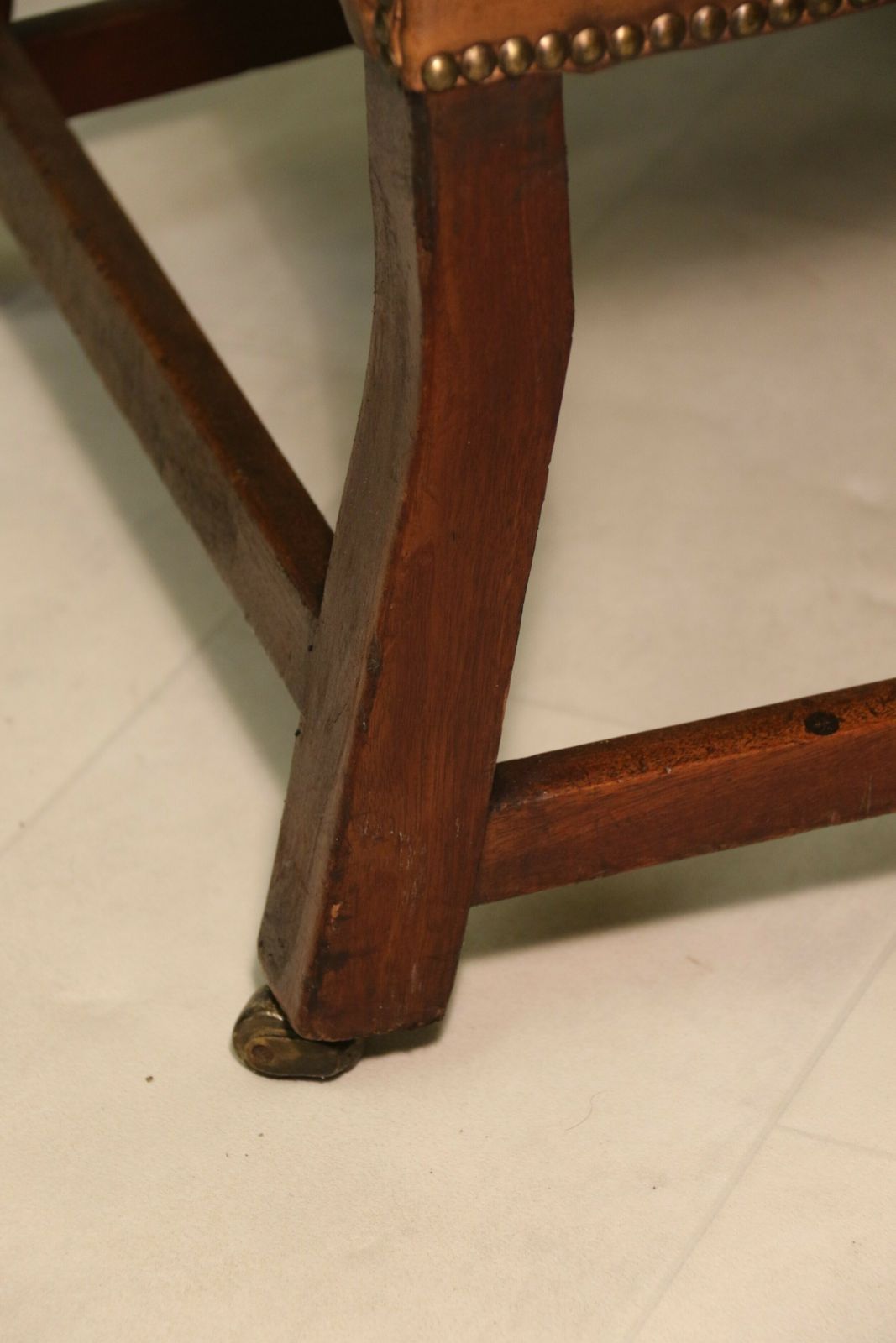 photo furniture A Rare 18th Century Deep Buttoned Leather Wing Backed Arm Chair Circa 1770