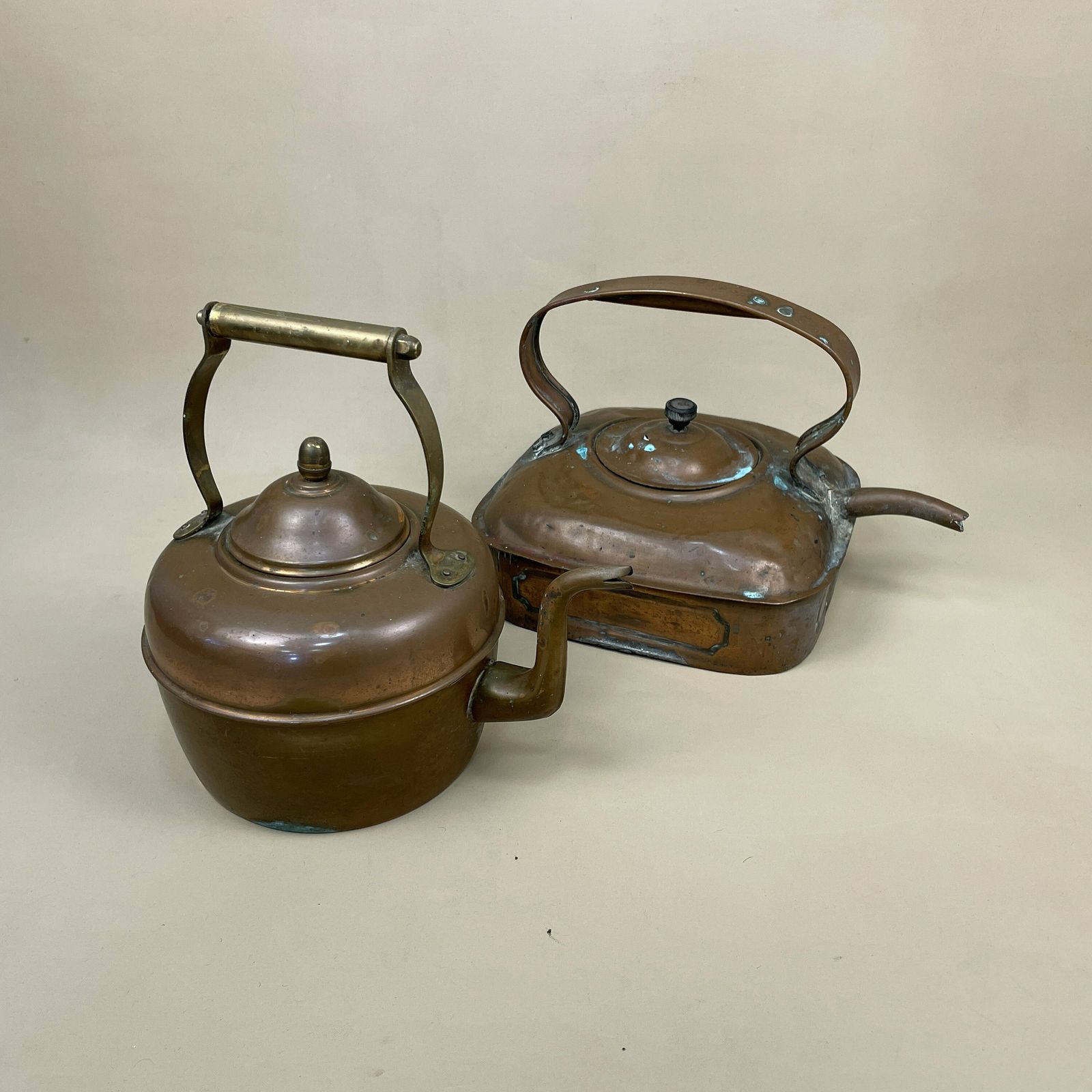 2 Antique Copper Kettles Tea Pots Kettle Lidded Handle Vintage Kitchen Teapot Teapots Retro