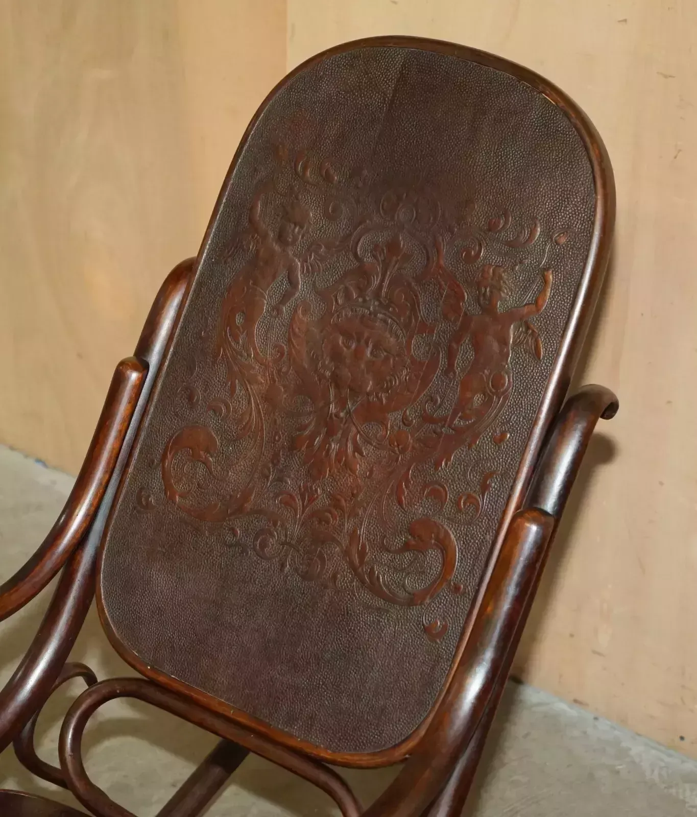 Exquisite Victorian Thonet Rocking Chair With Cherub Carved Back & Seat Panels photo Furniture