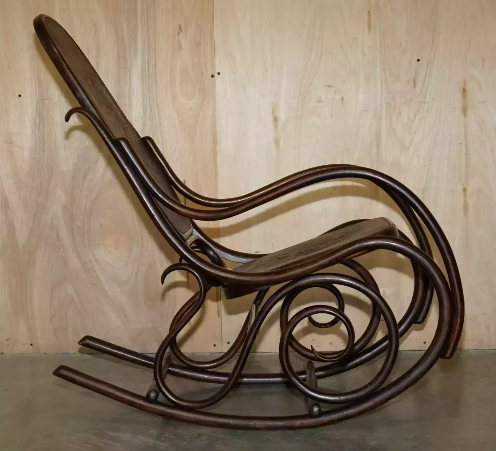 Furniture Exquisite Victorian Thonet Rocking Chair With Cherub Carved Back & Seat Panels photo