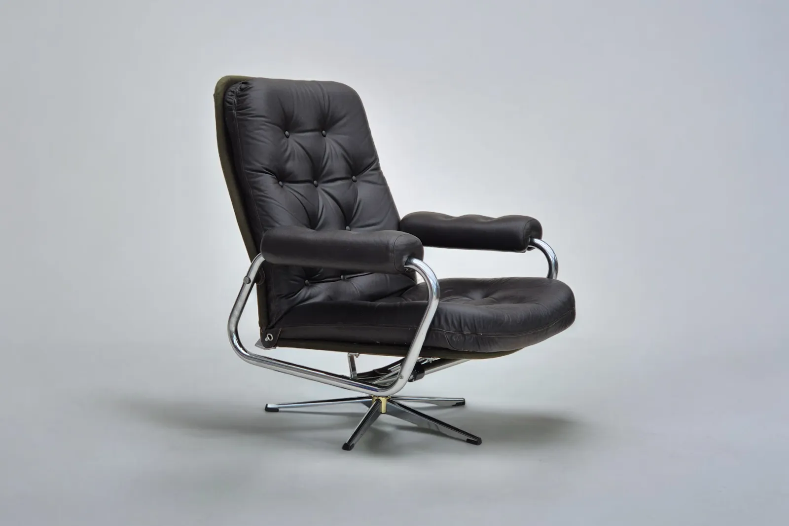 1970s, Danish Swivel Chair, Original Condition, Leather, Chrome Steel.
