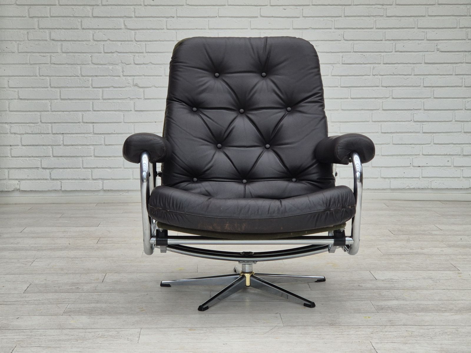 1970s, Danish Swivel Chair, Original Condition, Leather, Chrome Steel. photo vintage