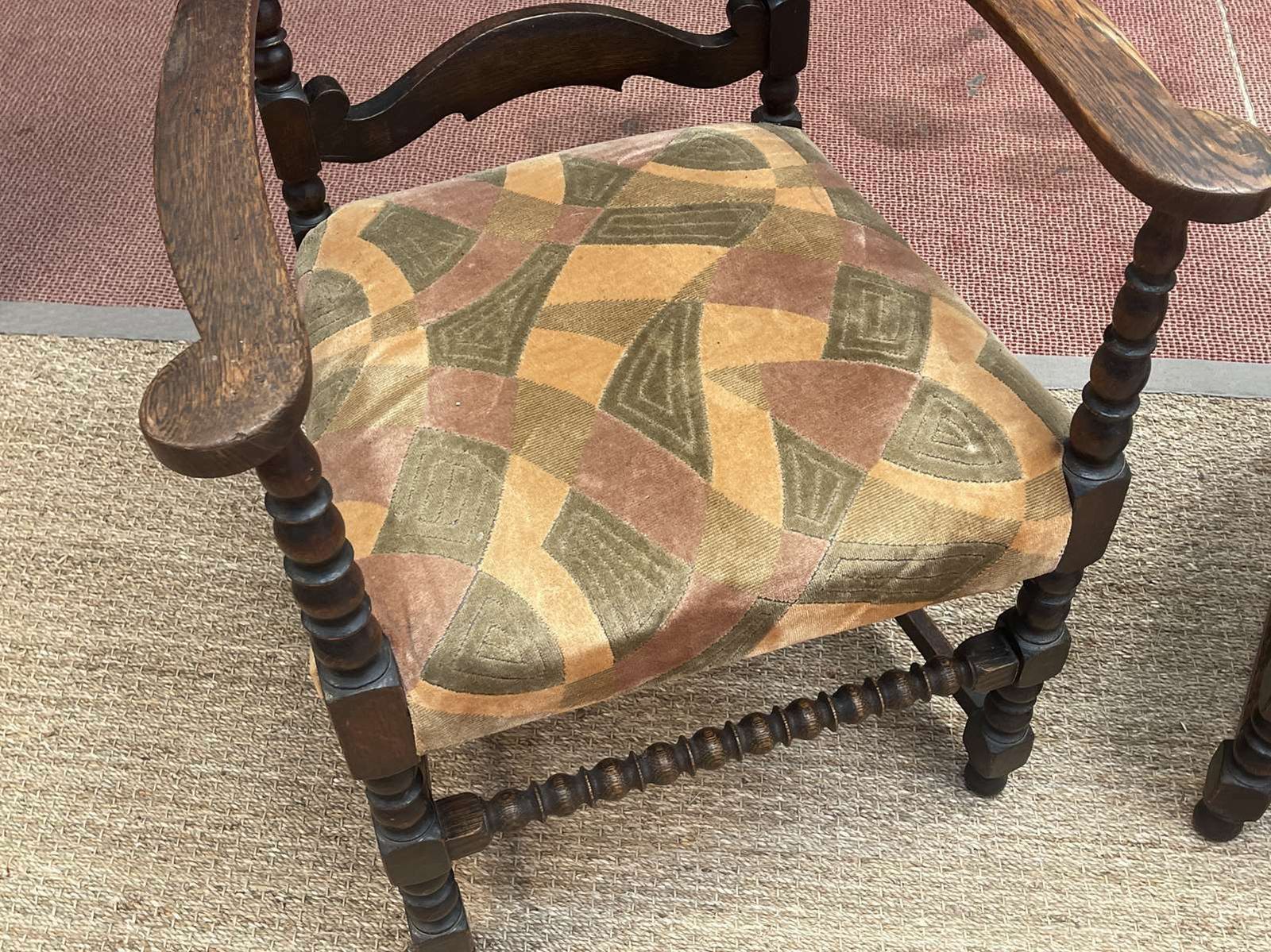 photo furniture Suite Of 4 Chairs And 2 19th Century English Armchairs In Oak