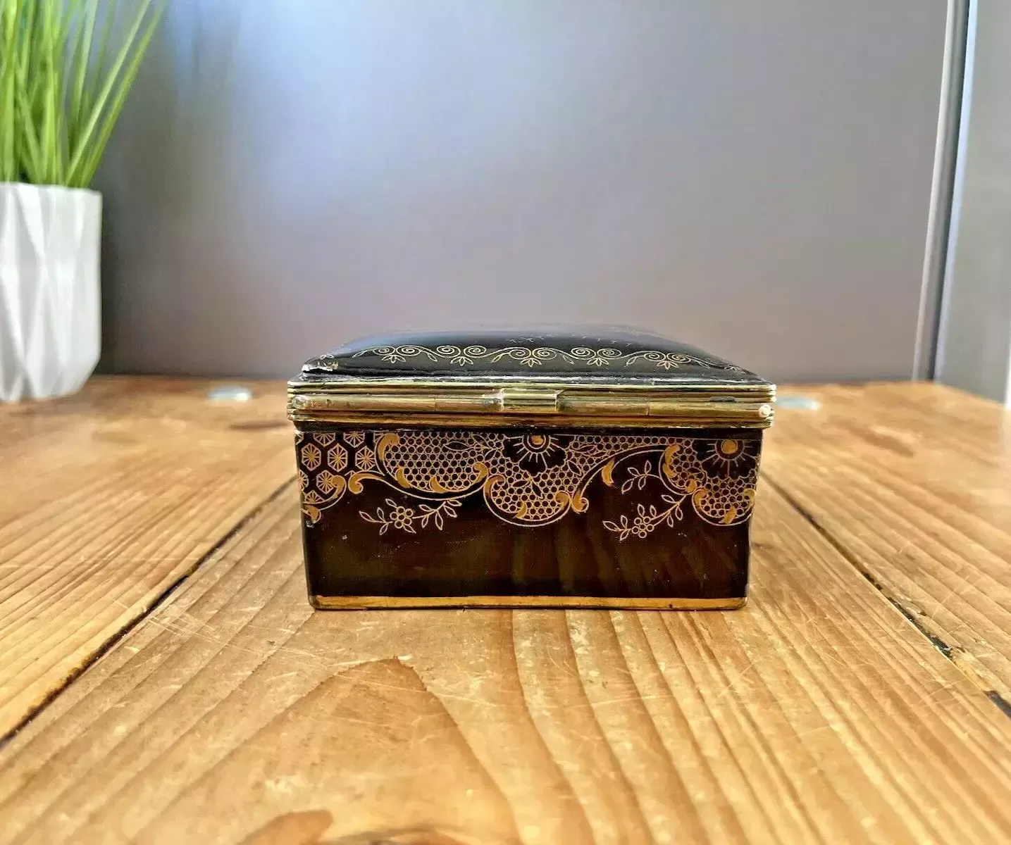 photo furniture Antique Porcelain Black & Gold Chinoiserie Oriental Hinged Lid Box Thomas Goode