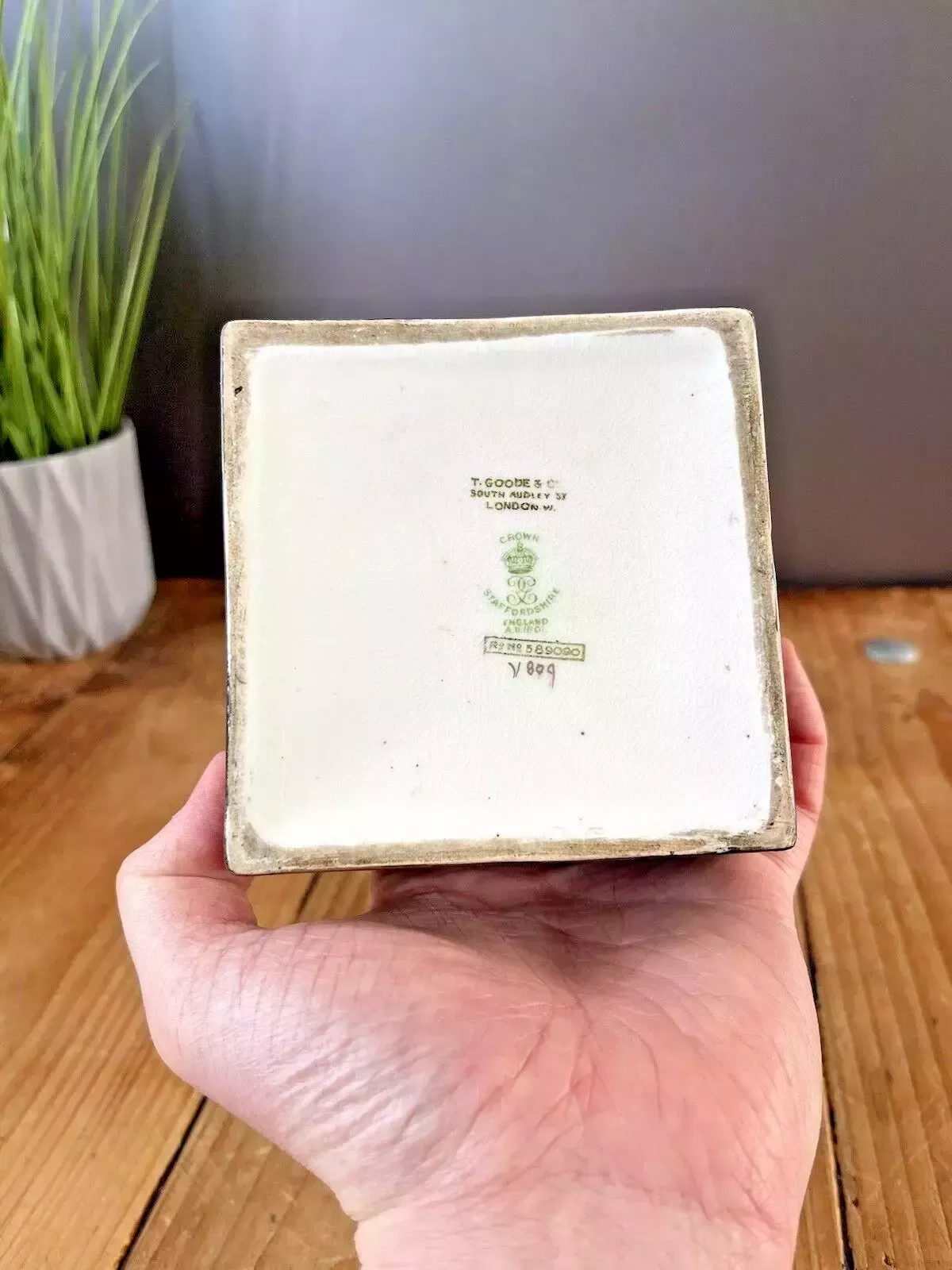 photo vinterior Antique Porcelain Black & Gold Chinoiserie Oriental Hinged Lid Box Thomas Goode
