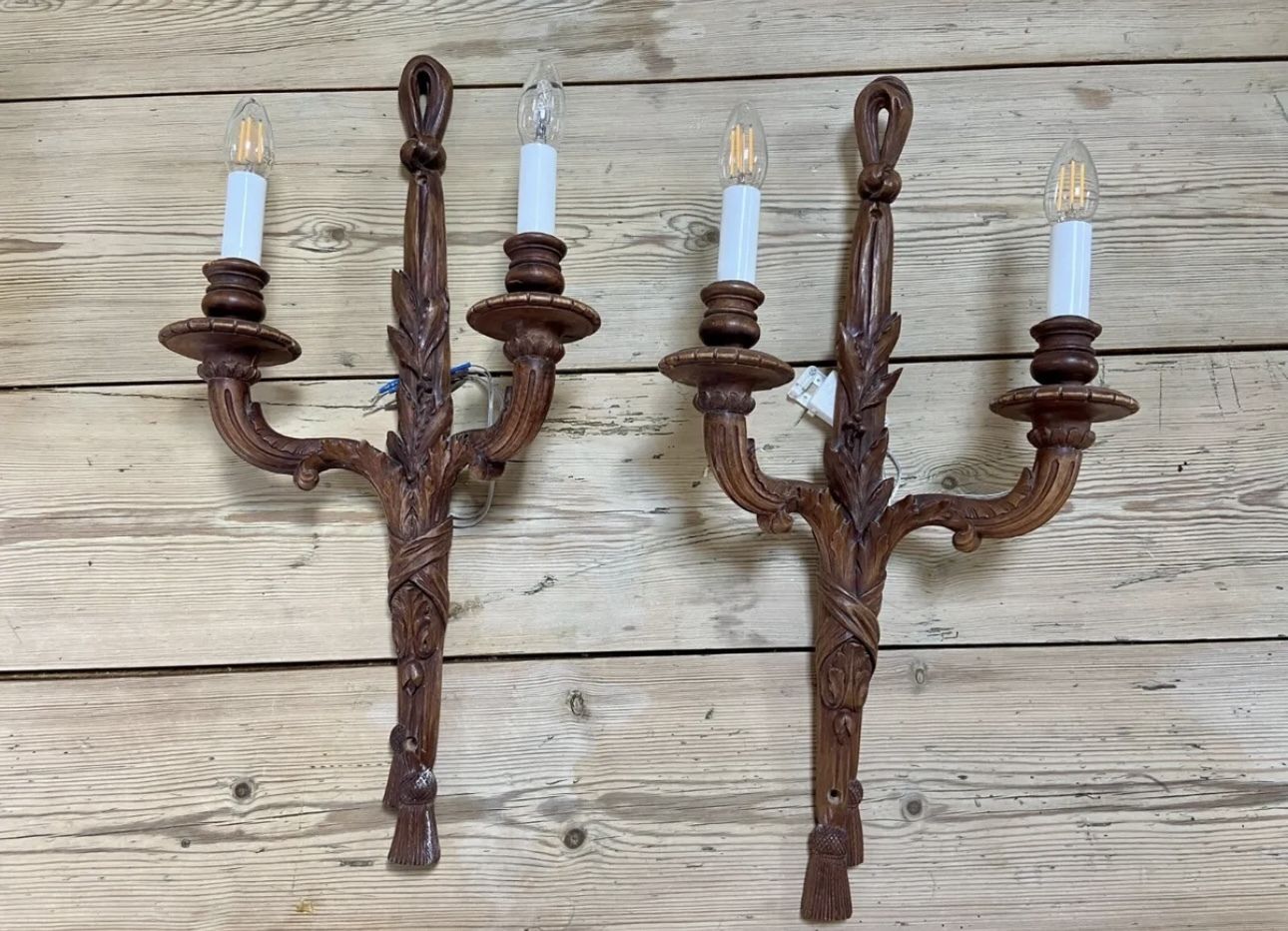 A Pair Of Carved Wood 18th Century Italian Rococo Wall Lights photo vinterior