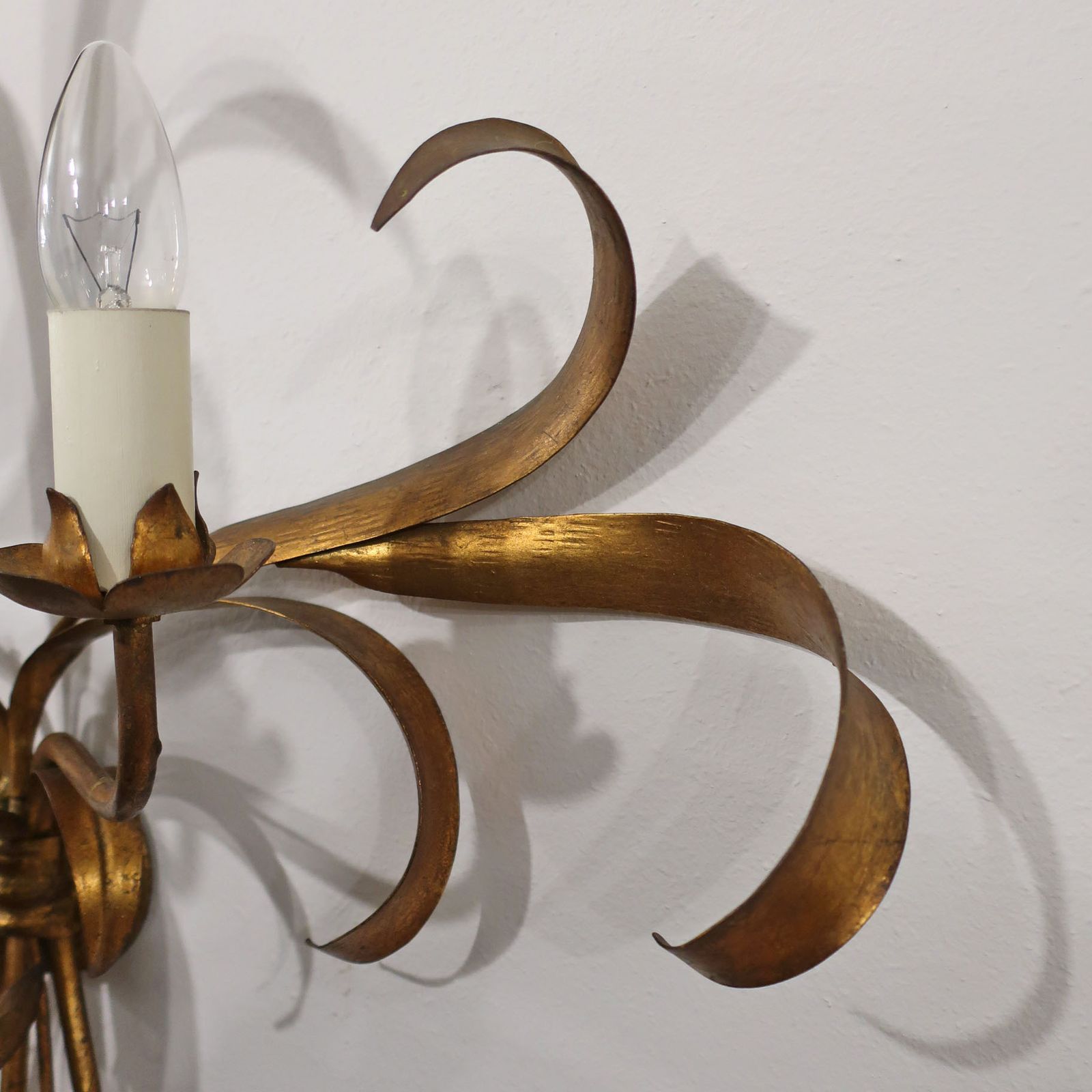 Mid Century Italian Hollywood Regency Style Gilt Metal Large Wall Light photo vintage