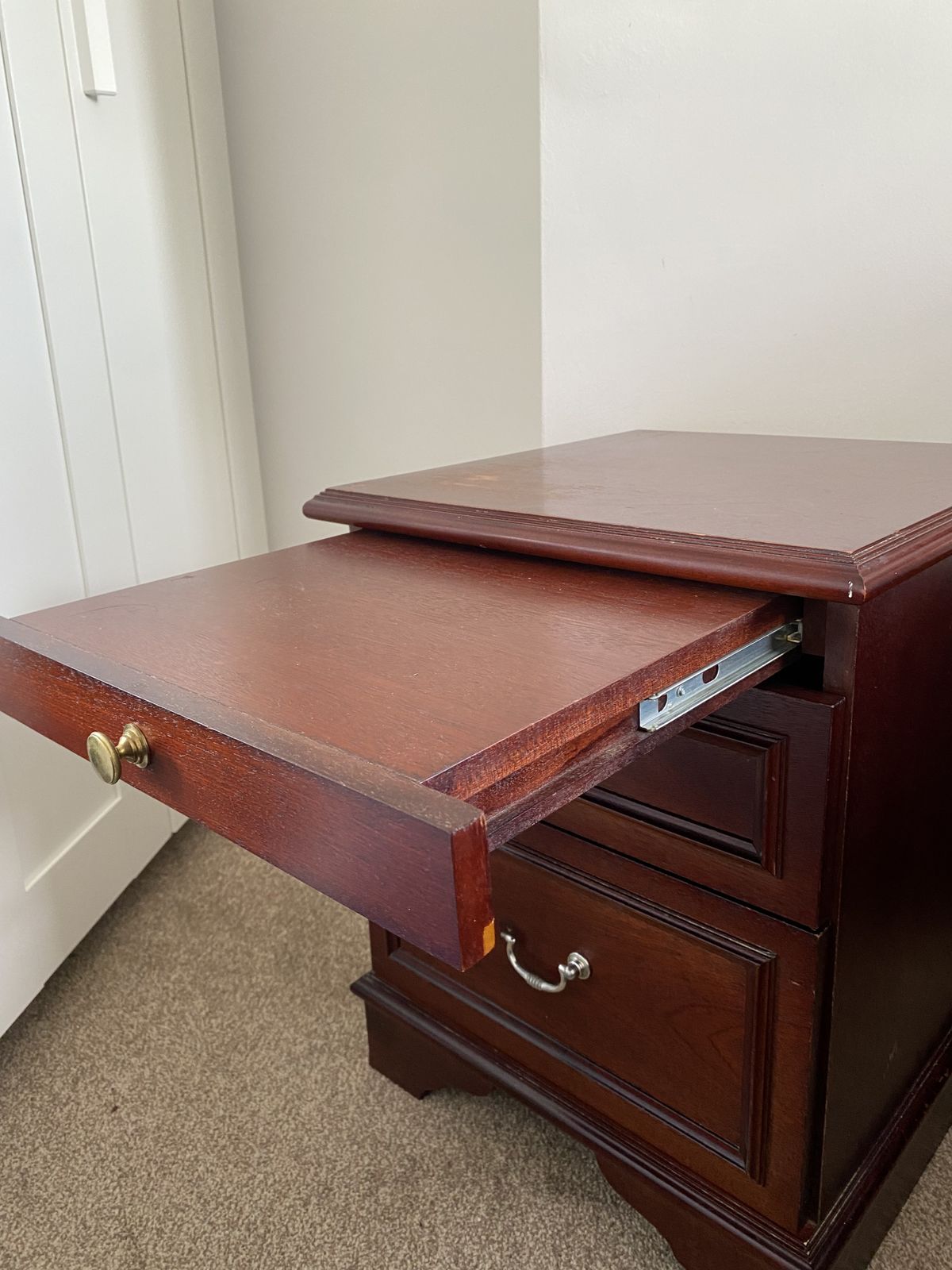 Mahogany Wood Chest Of Draws photo vinterior