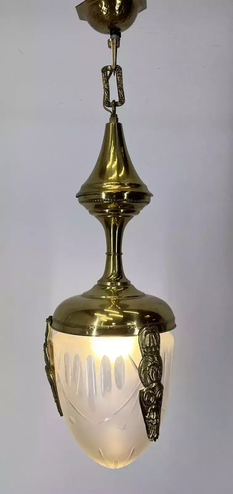 photo furniture Stunning Ceiling Lamp Made Of Brass Pendant Chandelier