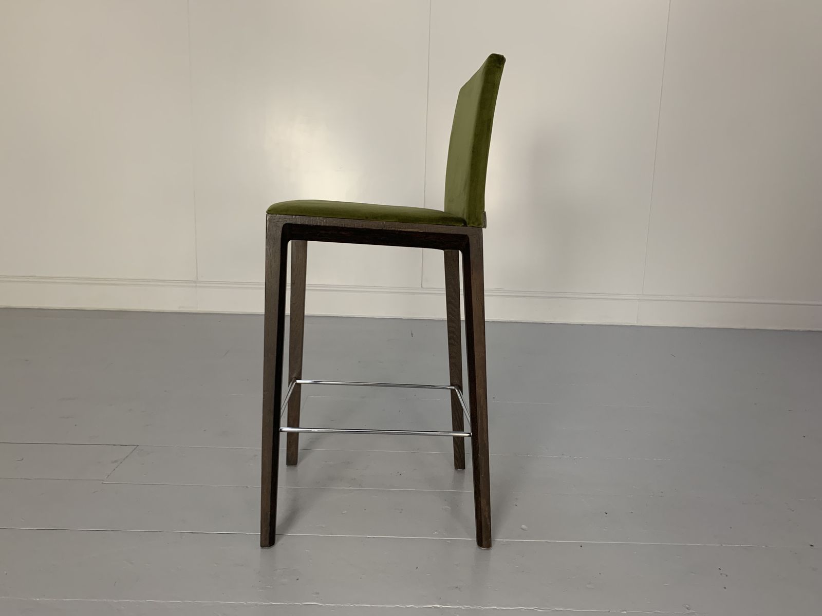 Pair Of Walter Knoll “Andoo” Bar Stools – In Green Velvet & Walnut photo vintage