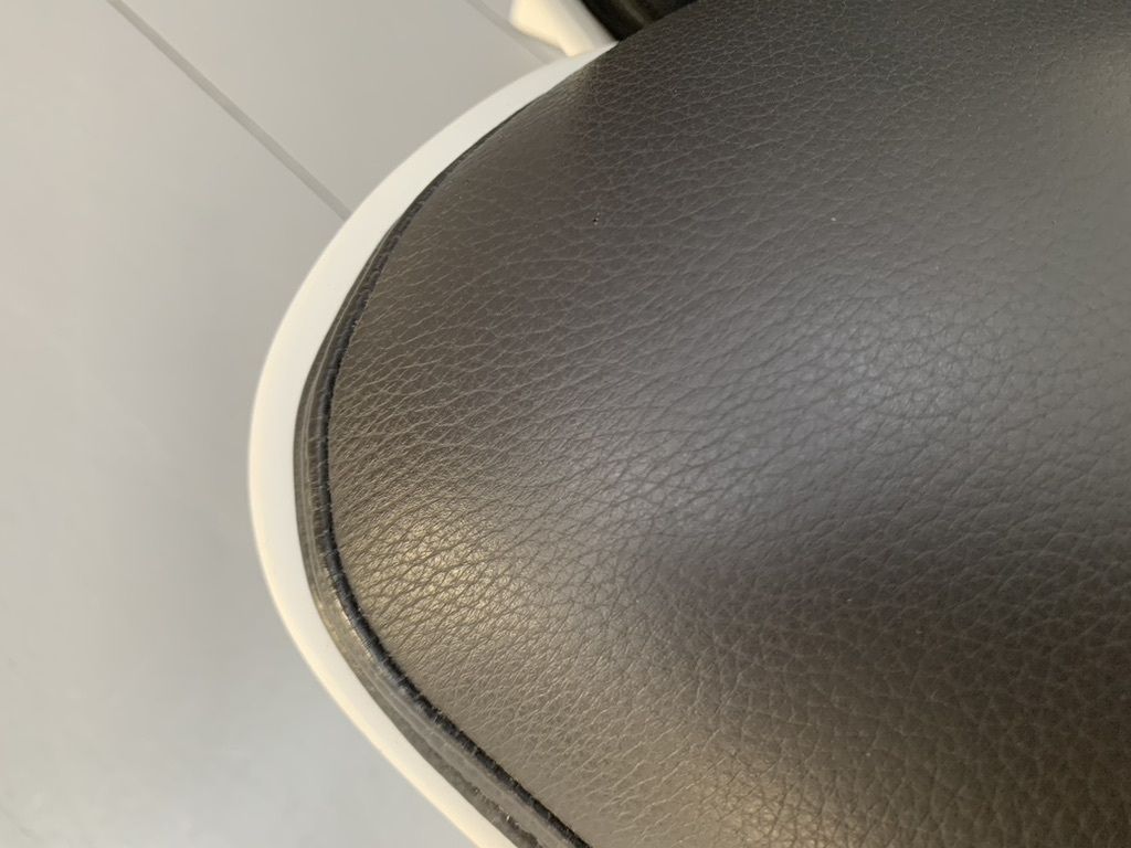 photo vinterior B&B Italia “Almora” Lounge Armchair & Footrest – In Merino & Grey Leather