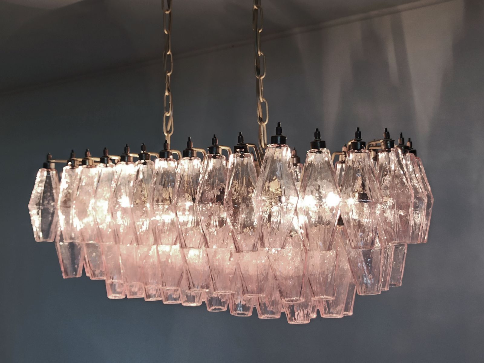 photo furniture Elegant Murano Poliedri Chandelier   Carlo Scarpa   84 Pink Glasses