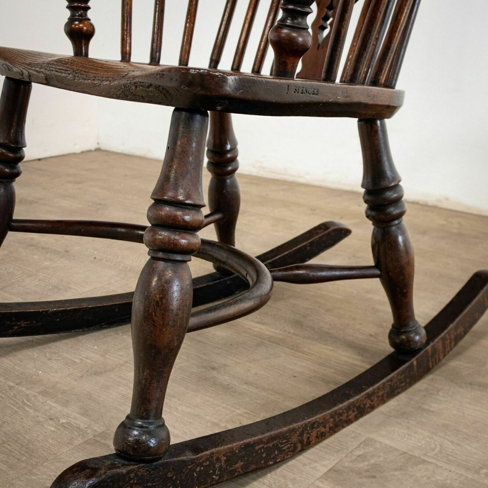 photo vinterior 19th Century Yew Rocking Chair By J. Spencer