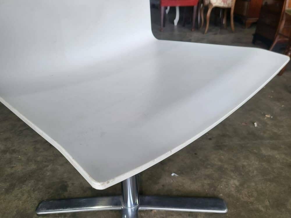 White 70's Style Office Swivel Chair Chrome Star Base photo Furniture