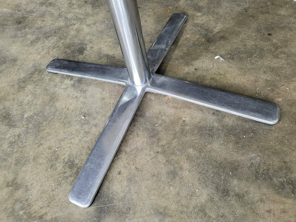 photo furniture White 70's Style Office Swivel Chair Chrome Star Base