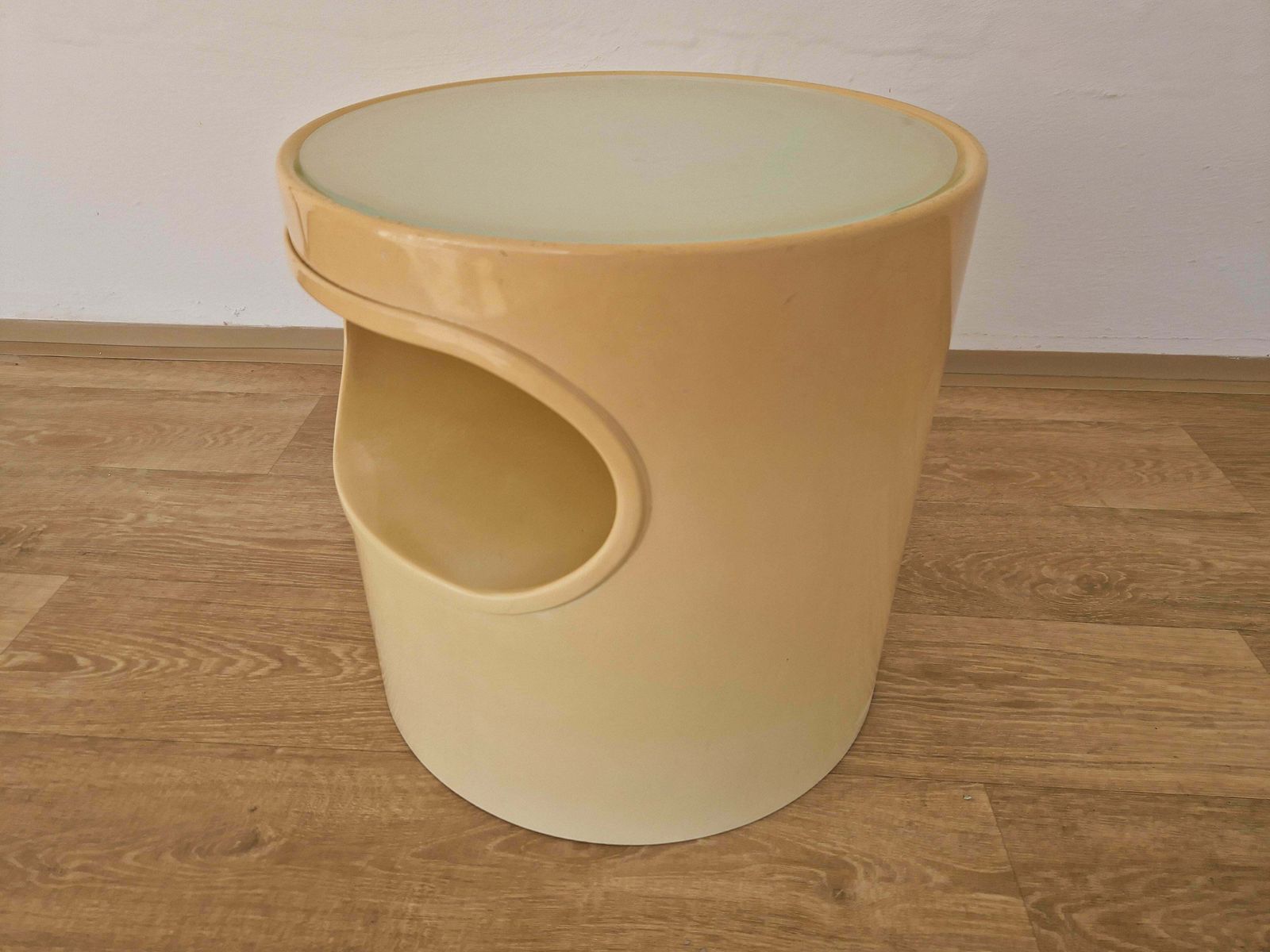 photo vinterior Midcentury Space Age Side Table Artemide, Design Emma Gismondi, Italy, 1960s