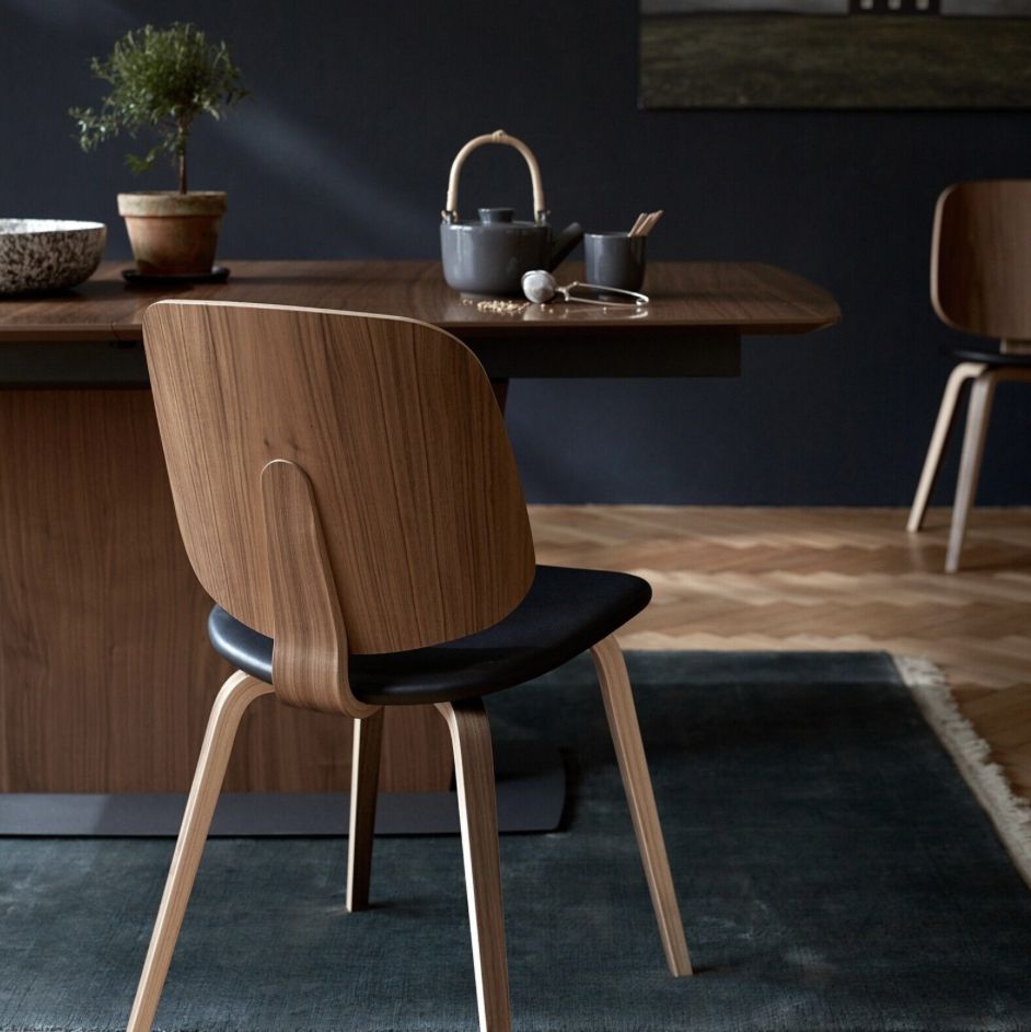 Furniture Boconcept Aarhus Dining Chairs Walnut & Black Leather Set Of Four photo