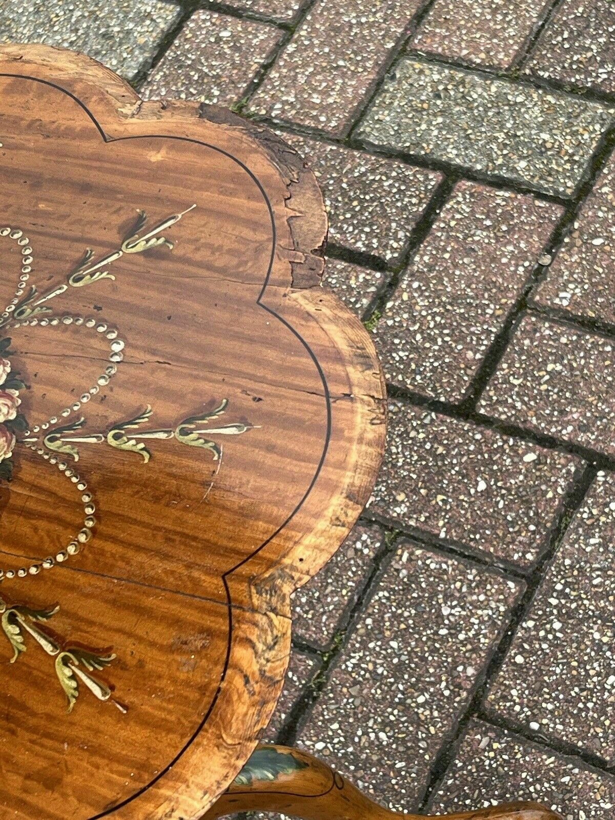 Edwardian Satin Walnut Painted Tea Table, Decorated With Cherubs And Foliage photo vintage