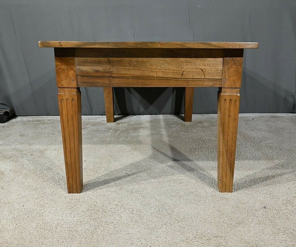 photo vinterior Walnut Coffee Table, Louis XVI – 19th Century Style