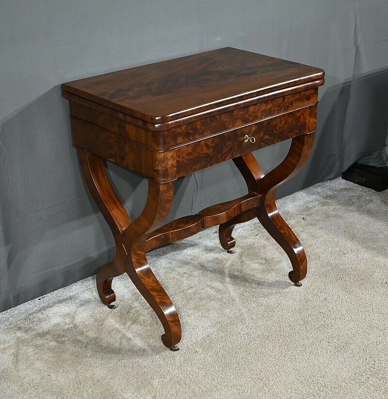 Burl Mahogany Games Table, Restoration Period – Early 19th Century photo Furniture