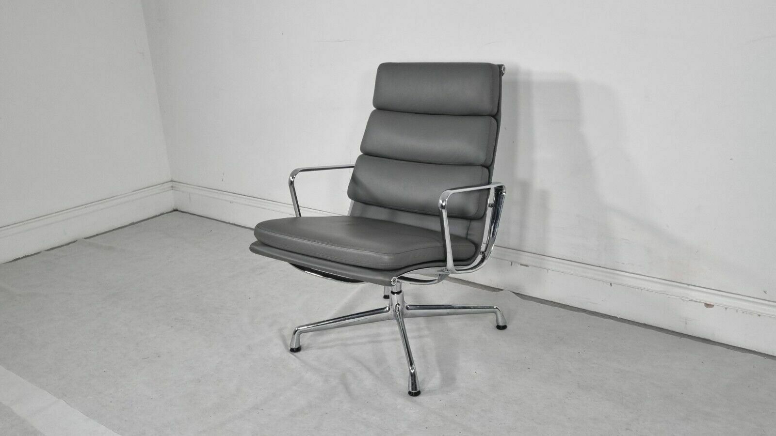 Pristine Vitra Eames Ea219 Soft Pad Chair In Soft Chair Leather photo Furniture