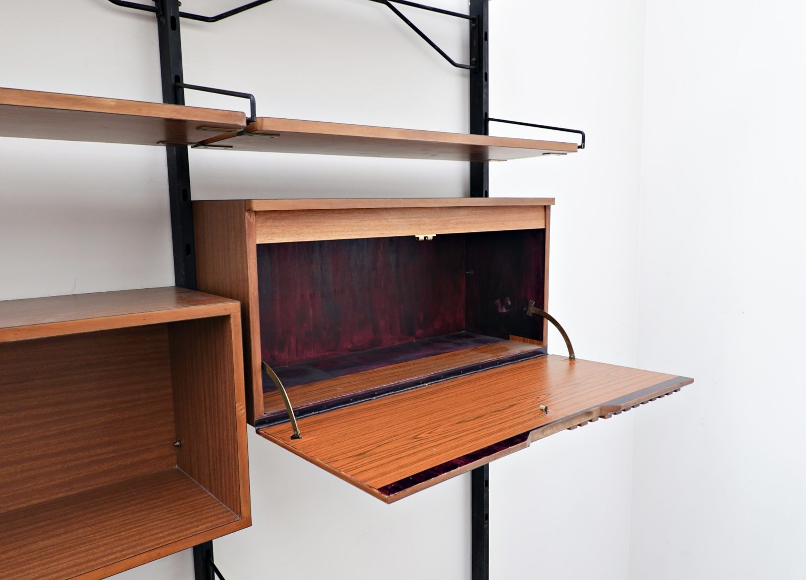 photo buy Mid Century Modern Italian Wall Unit Model ”Urio” By Ico Parisi For Mim, 1960s