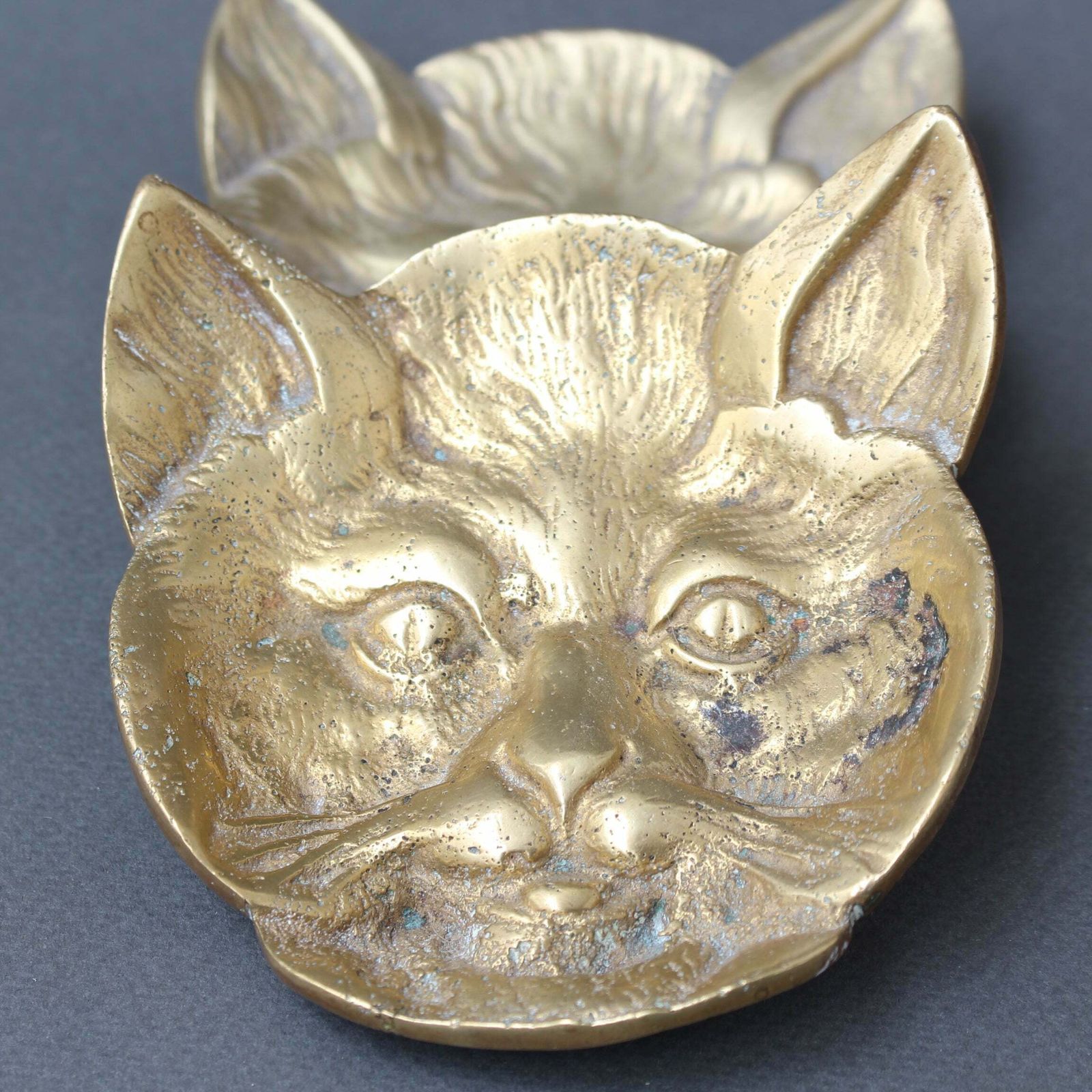 Pair Of Feline Brass Dishes (20th Century) photo vinterior