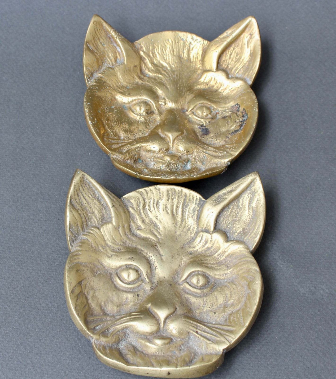 photo furniture Pair Of Feline Brass Dishes (20th Century)