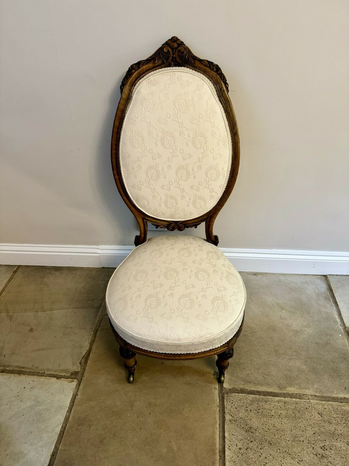 photo furniture Beautiful Quality Antique Carved Walnut Ladies Chair