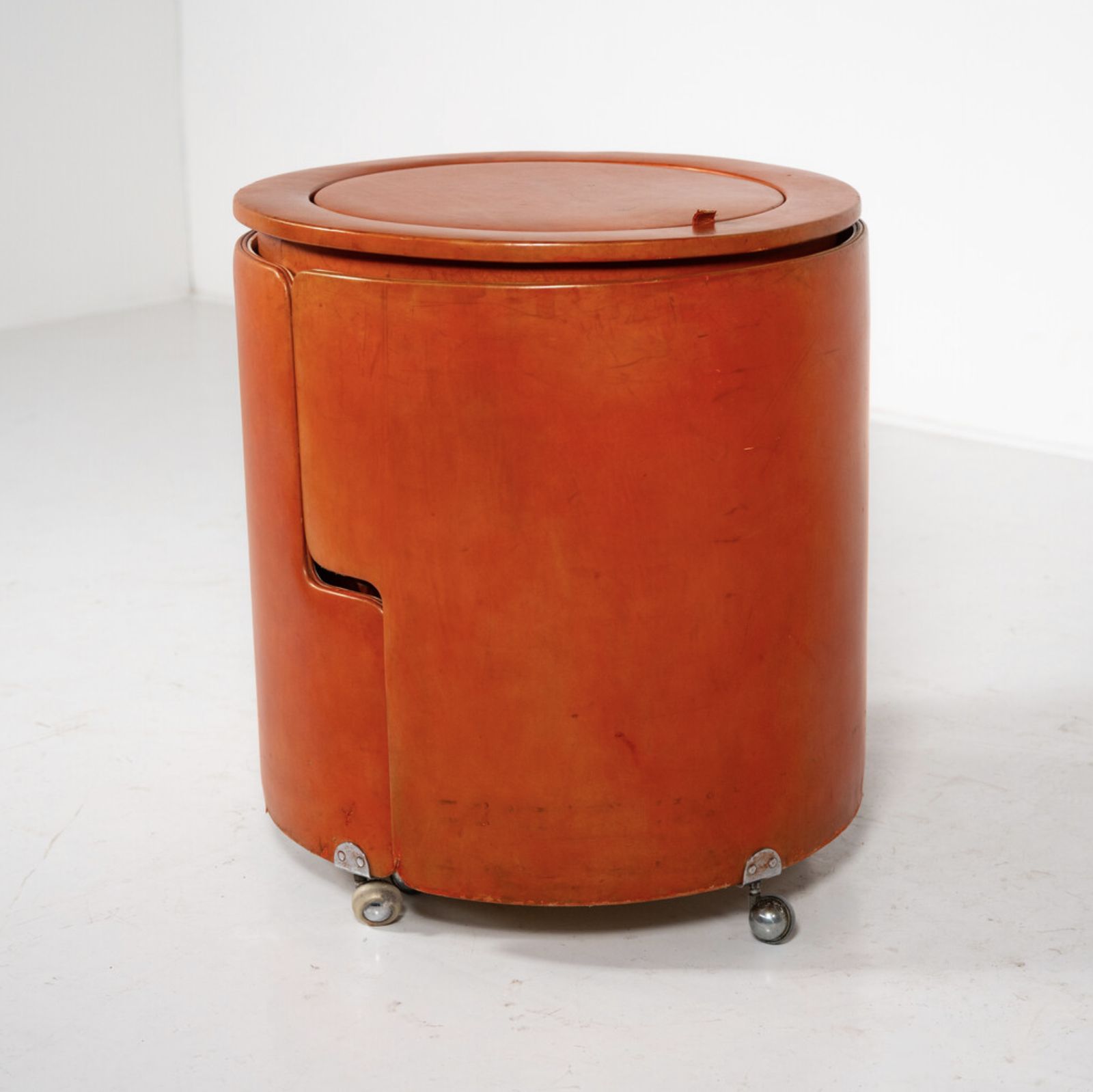 Red Vanity Mod. Dilly Daily By Luigi Massoni For Poltrona Frau, 1968 photo furniture