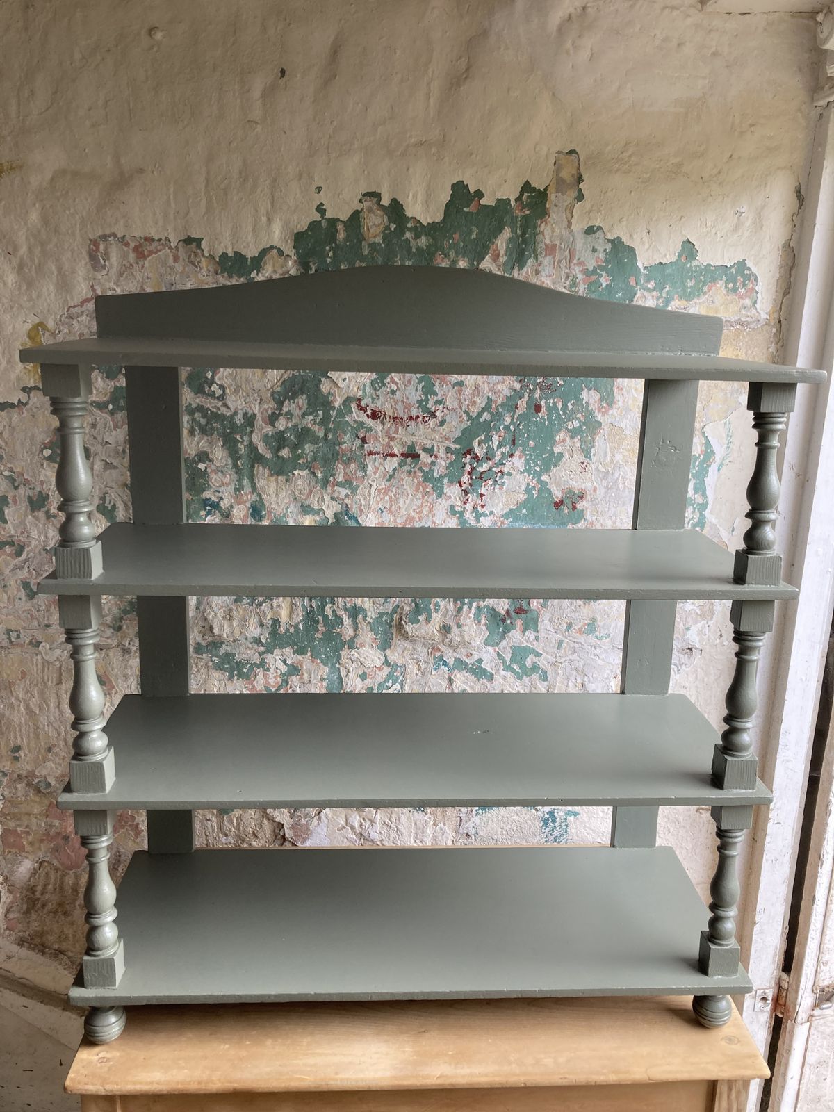 Victorian Green Painted Freestanding Display Shelves With Turned Columns photo 315.0