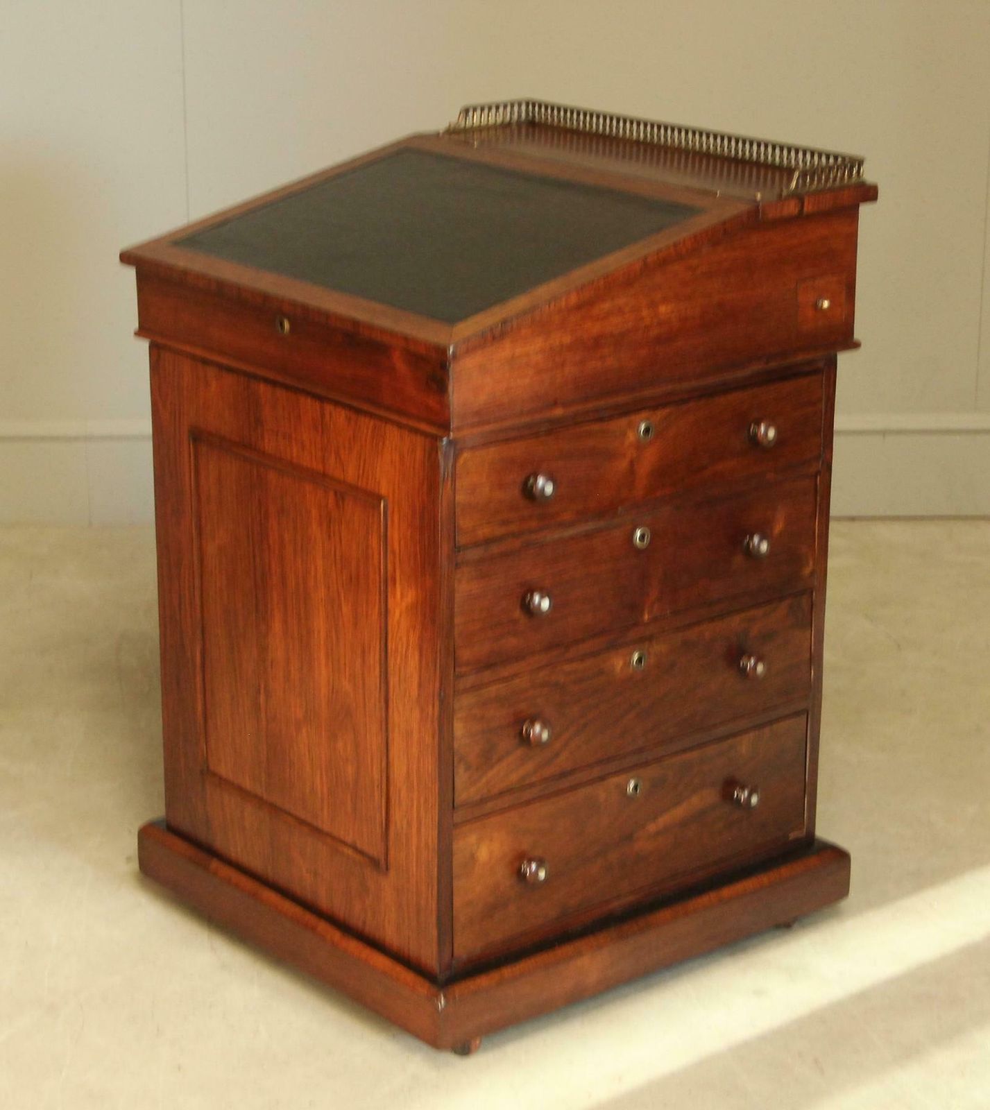 Early 19th Century Rosewood Davenport photo Furniture