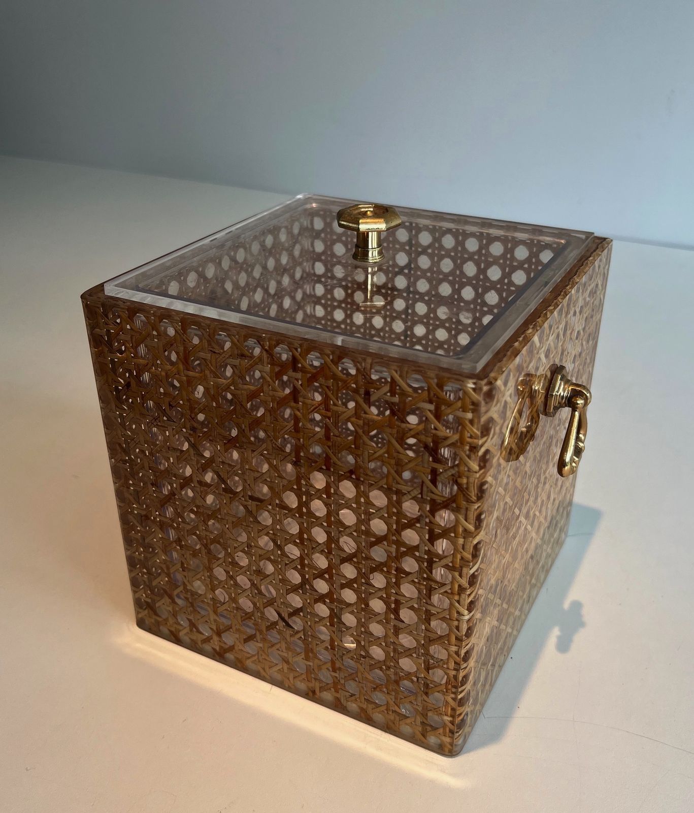Ice Bucket In Plexiglass And Cannage In The Taste Of Gabriella Crespi