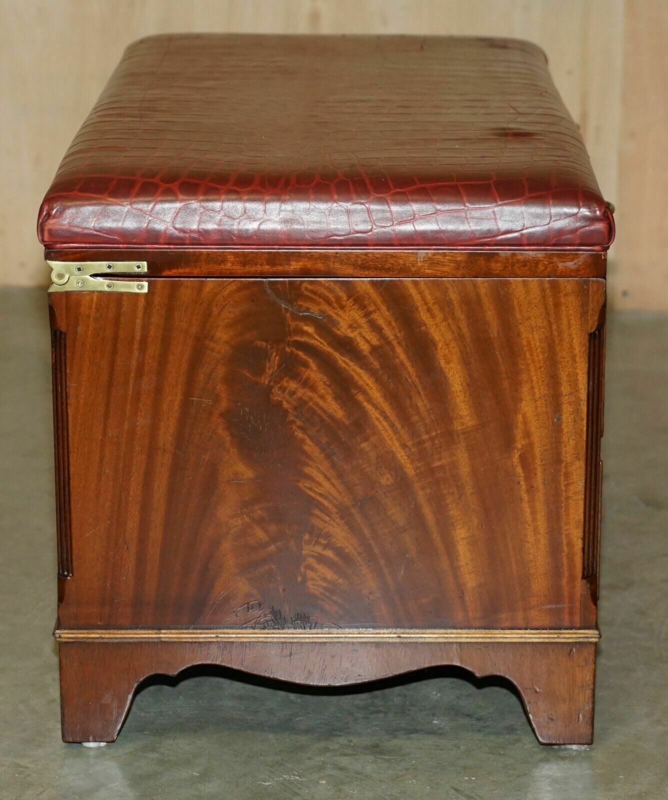 photo furniture Mahogany Crocodile Leather Luggage Rack Hall Bench Seat Stool Chest Of Drawers