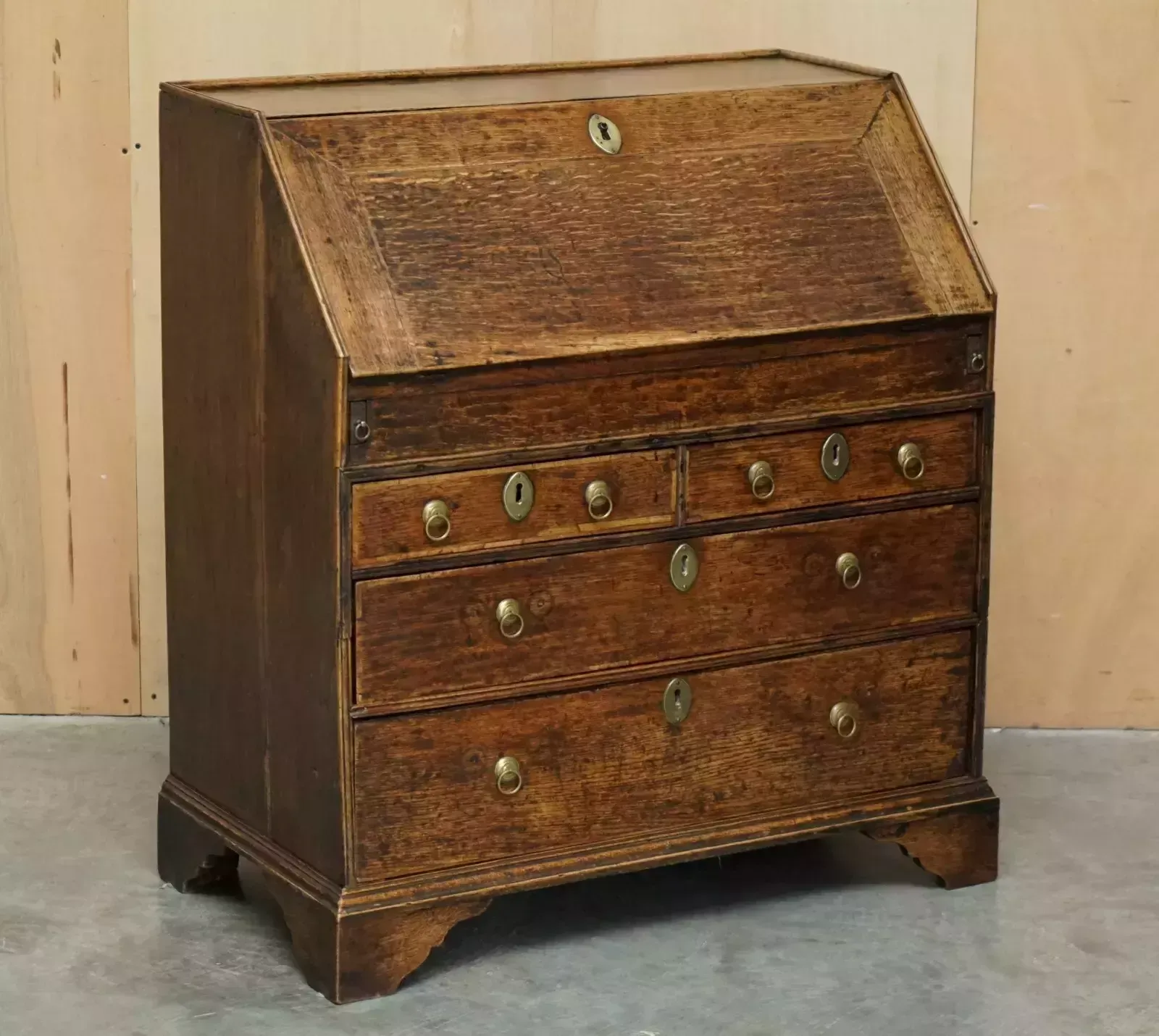 Exquisite Early Georgian Circa 1760 Writing Bureau Desk With Green Leather Top