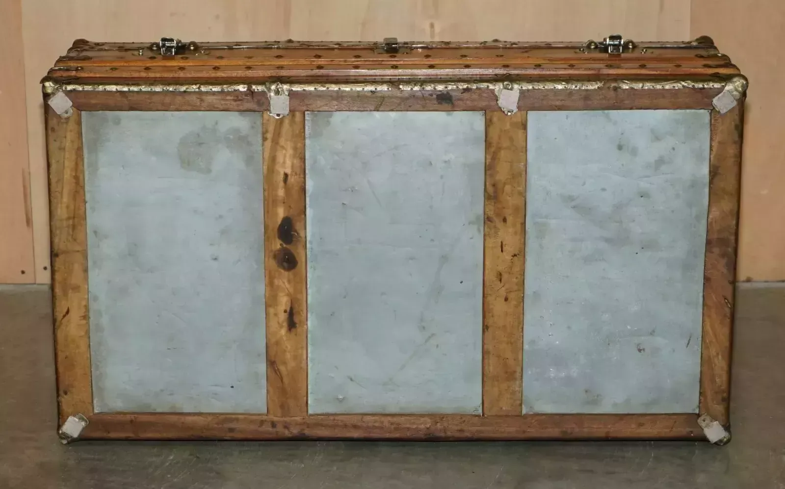 photo vinterior Exquisite Antique Circa 1900 Chinese Export Camphor Wood Steamer Luggage Trunk