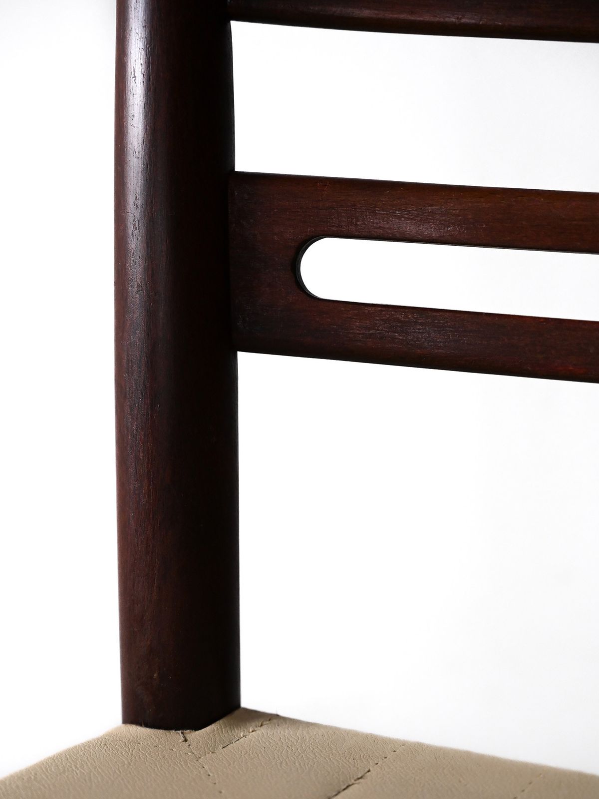 photo furniture Scandinavian Chairs In Wood And Leather